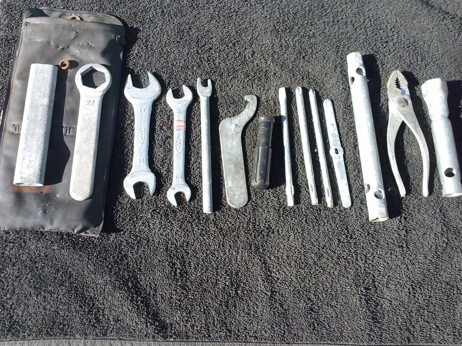 Honda CB400F Vintage tool kit 1975 1976 1977 also correct CB350f 1972 1973 1974 Honda CB400F Vintage tool kit 1975 1976 1977 also correct CB350f 1972 1973 1974