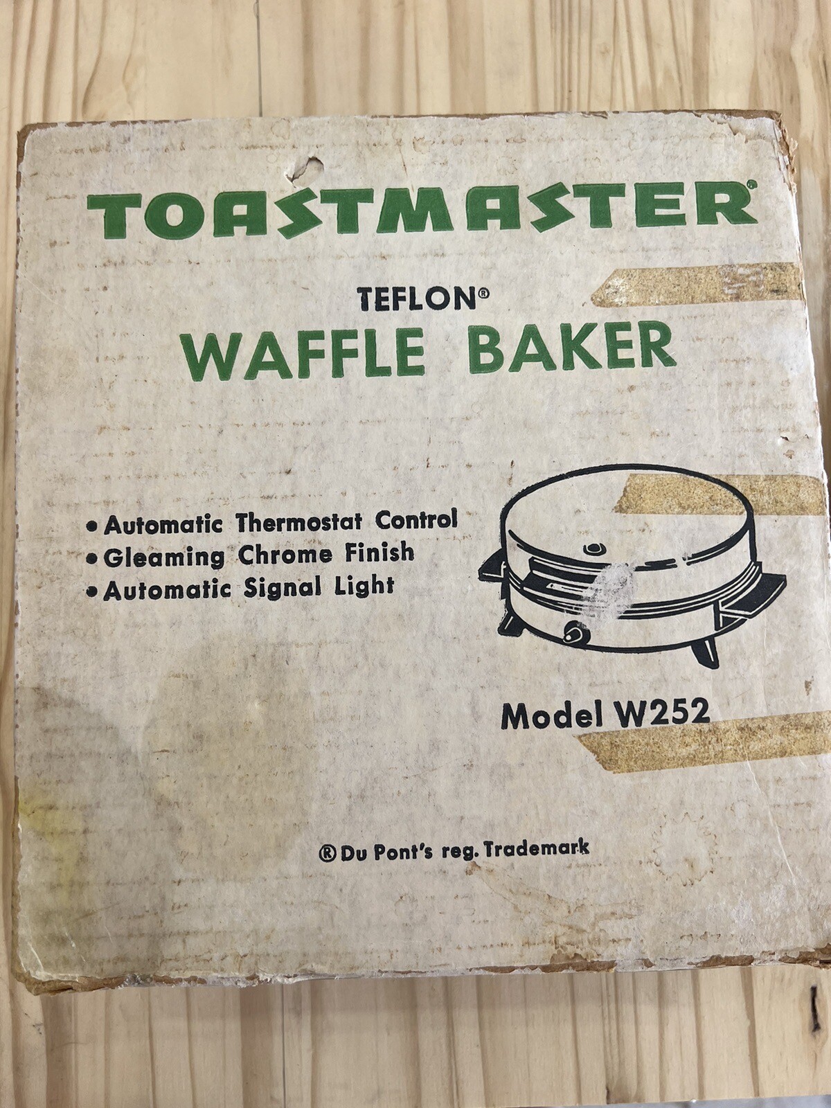 Vintage Toastmaster Automatic Waffle Baker Model W252  With Original Box