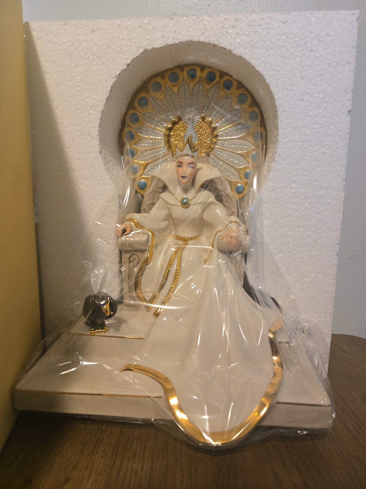 Lenox Walt Disney Showcase Court of the Wicked Queen NEW IN BOX Mint - Free S&H Lenox Walt Disney Showcase Court of the Wicked Queen NEW IN BOX Mint - Free S&H