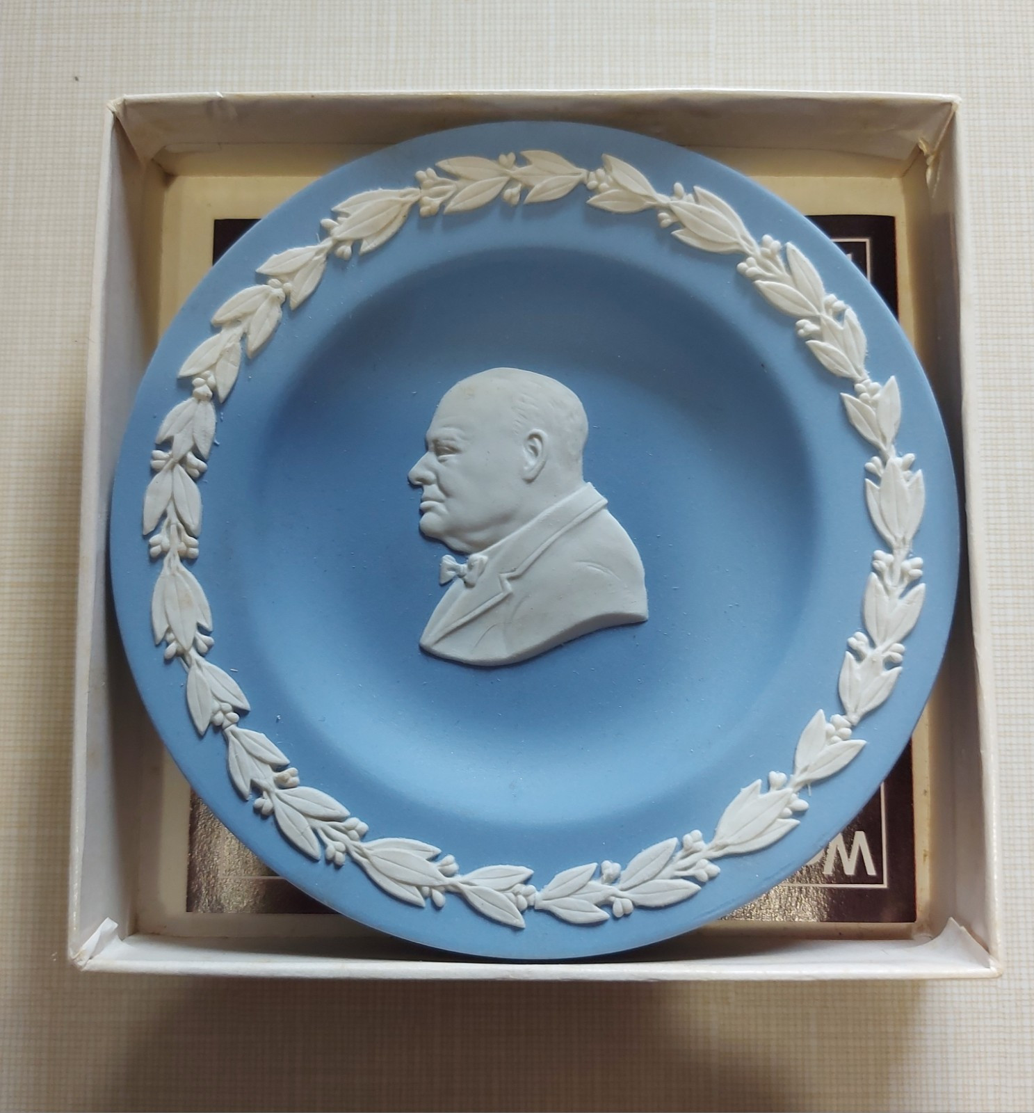 wedgwood jasperware Winston Churchill Souvenir Plate wedgwood jasperware Winston Churchill Souvenir Plate