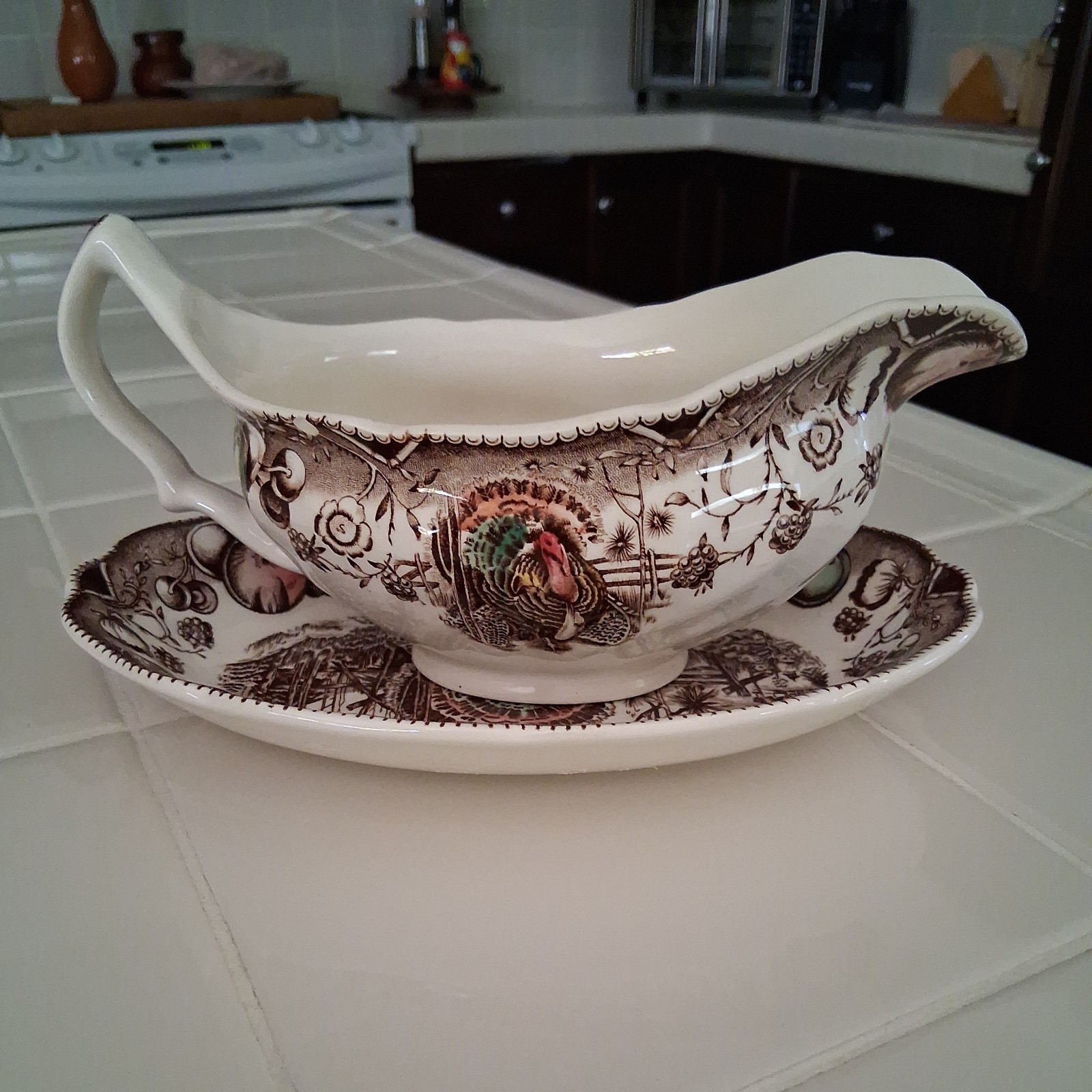 Johnson Brothers His Majesty Gravy Boat & Underplate EUC Wild Turkey 8 1/8”L Johnson Brothers His Majesty Gravy Boat & Underplate EUC Wild Turkey 8 1/8”L