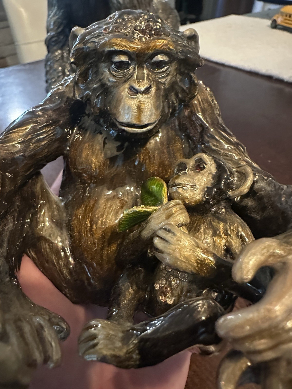 Jay Strong water Mom And Baby Monkey