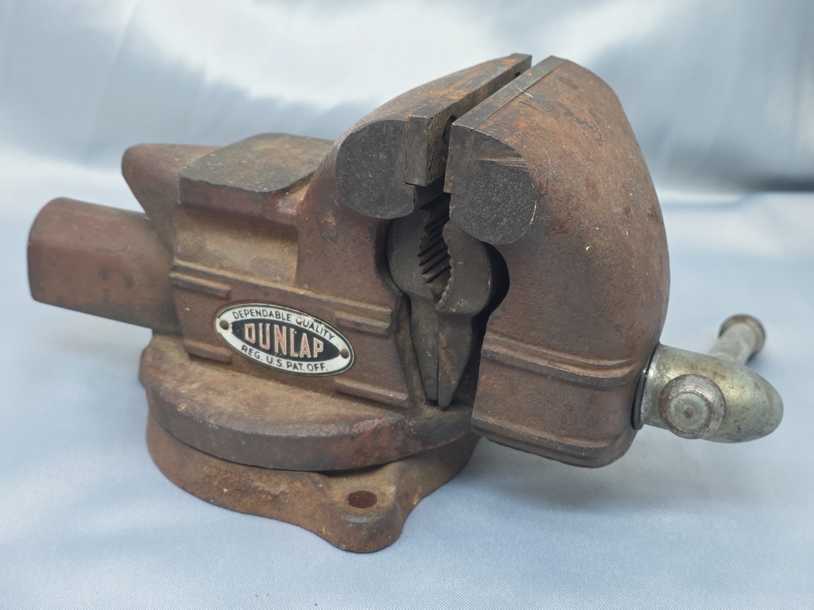 Vintage Dunlap 5244 Swivel Bench Vise Made in USA Cast Iron Steel Tool