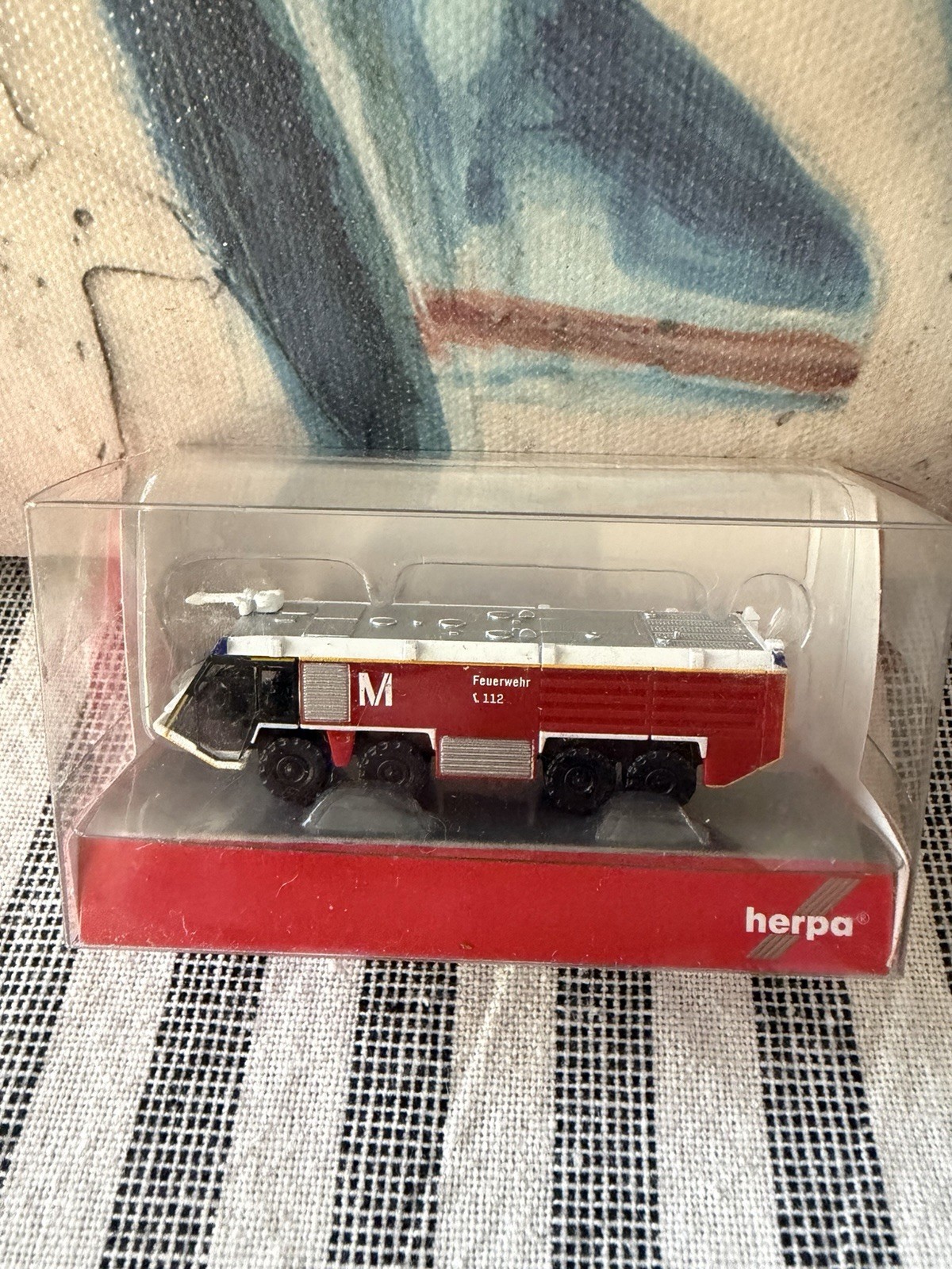Herpa 1:200 Airport Accessories Fire Engine Truck Herpa 1:200 Airport Accessories Fire Engine Truck
