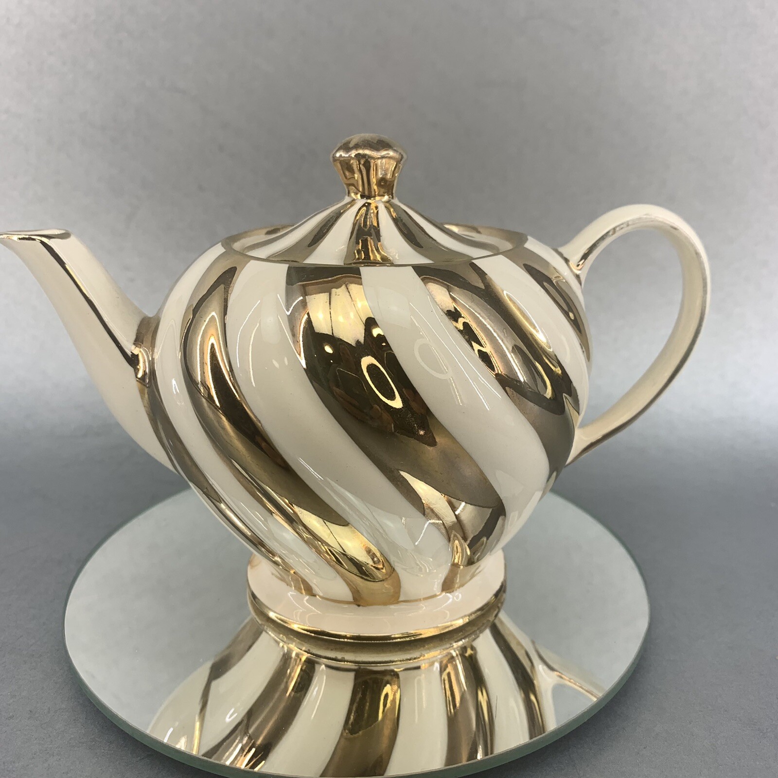 Sadler White & Gold Swirl Vintage 3-4cup Pottery Teapot England English Tea