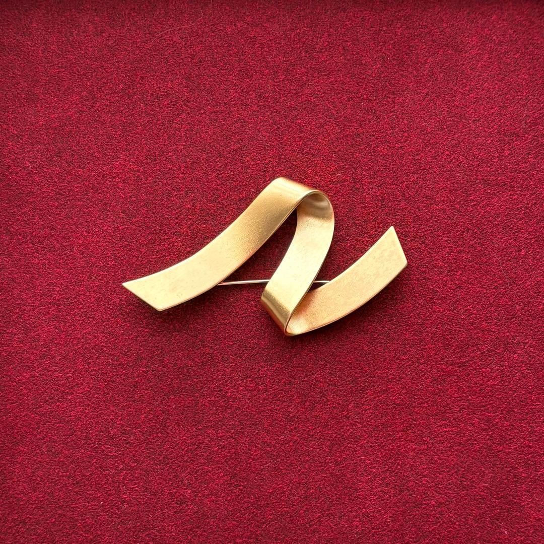 Monet Ribbon Gold Brooch Vintage 90s Jewelry Stylish Gold-tone Condition Good