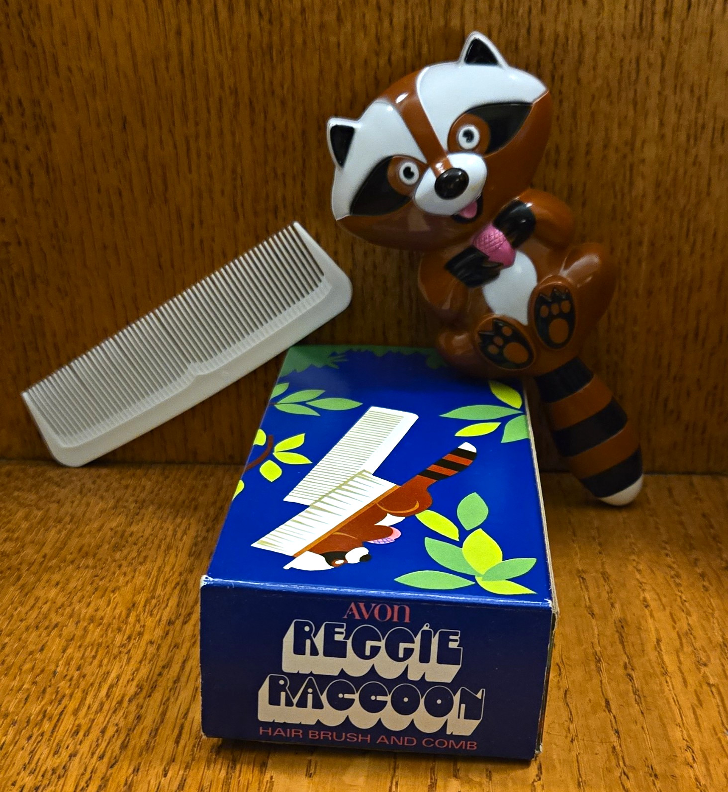 New, Vintage - Avon Reggie Raccoon Hair Brush & Comb Set Original Box