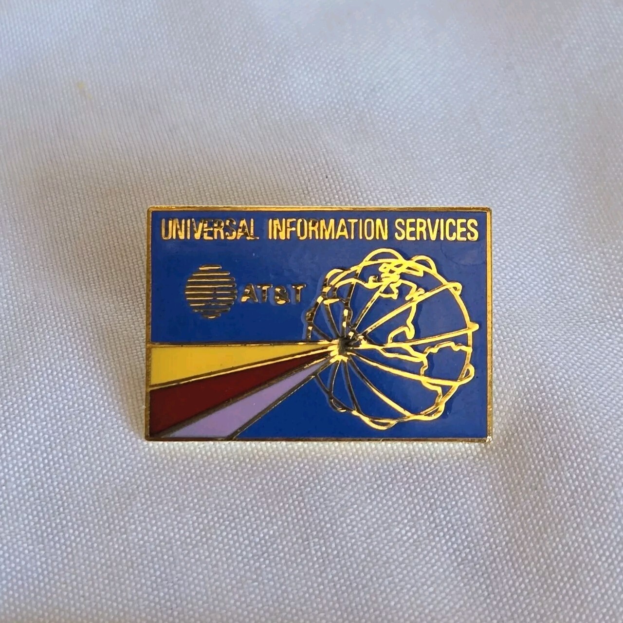 Vtg ATT Globe Universal Information Y2K  Advertising Gold Tone Lapel Hat Pin 