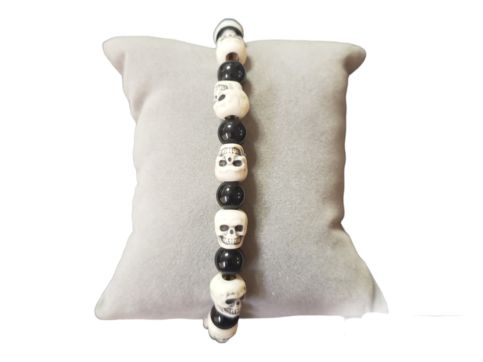 Santa Muerte Pulsera Negra con Calaveras / Holy Death Black Beaded Bracelet