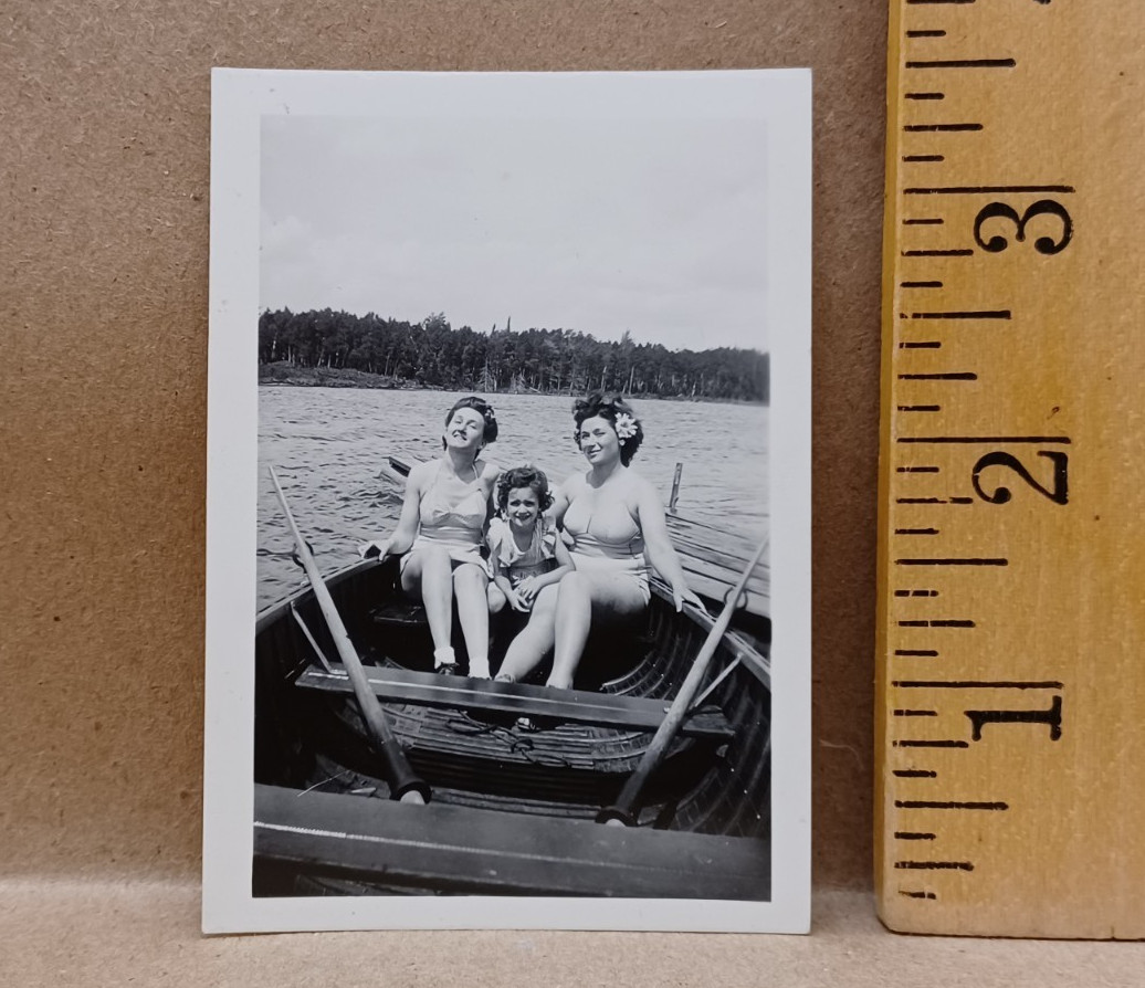 1944 \