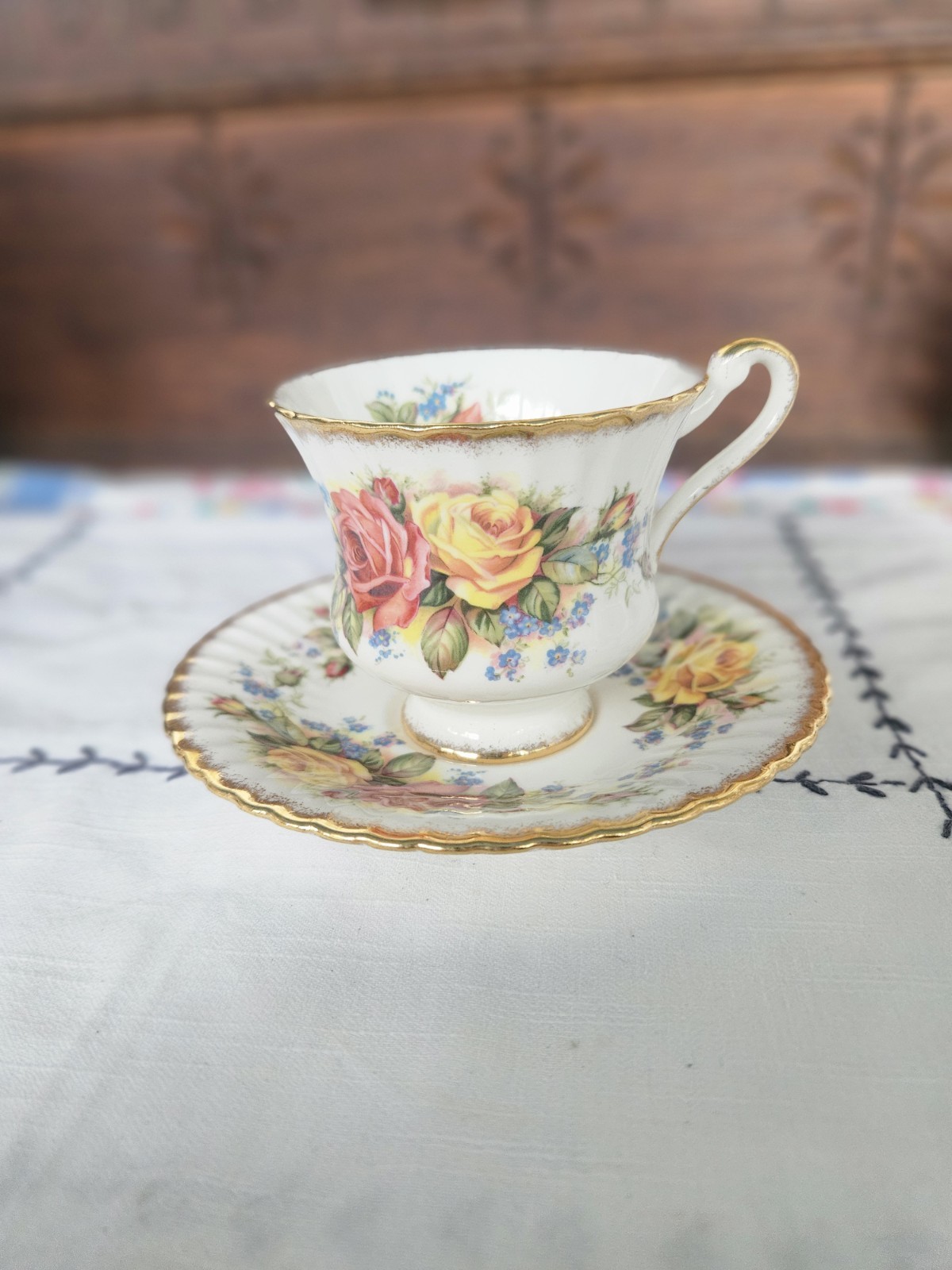 Paragon Grandma Roses Teacup & Saucer Set Fine Bone China Royal Warrant Vtg