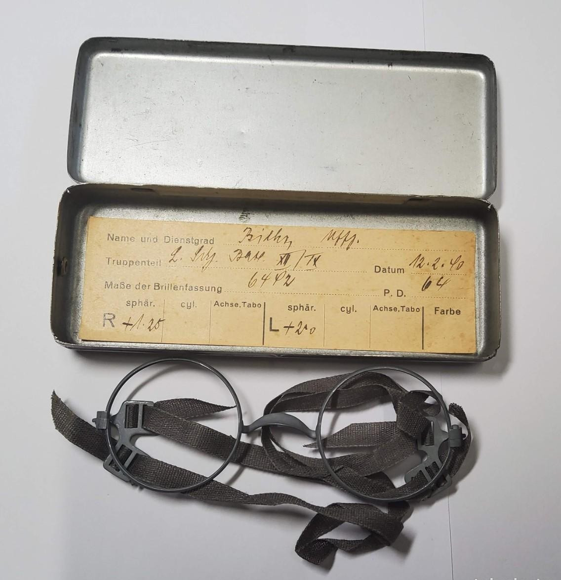 Vintage WW2 German Dienst-Brille Eyeglasses Spectacles Metal Case Era 1940