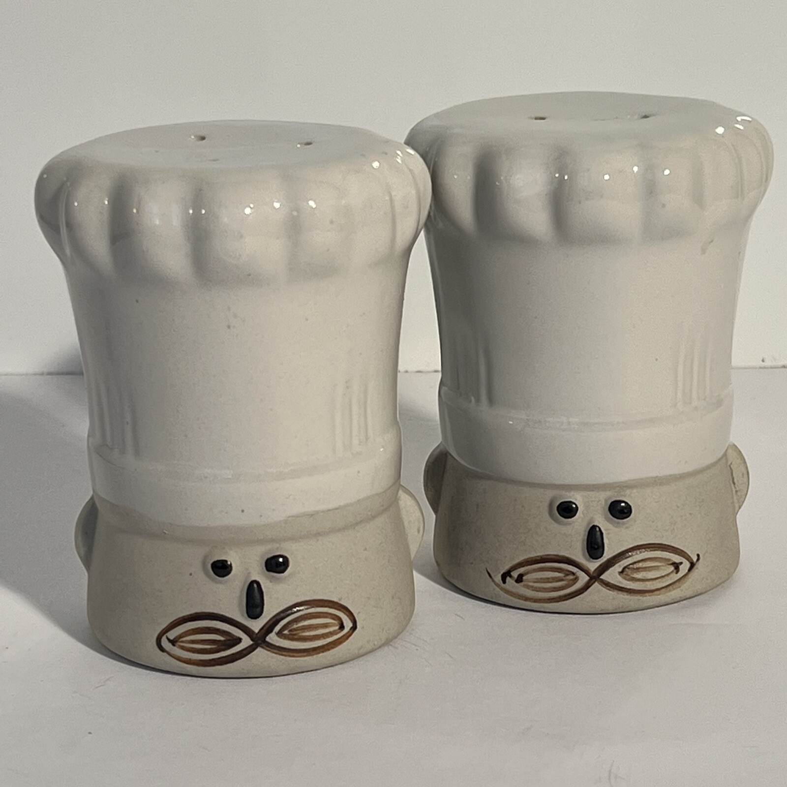 Vintage Pottery Chef Figural Range Top Salt and Pepper Shakers