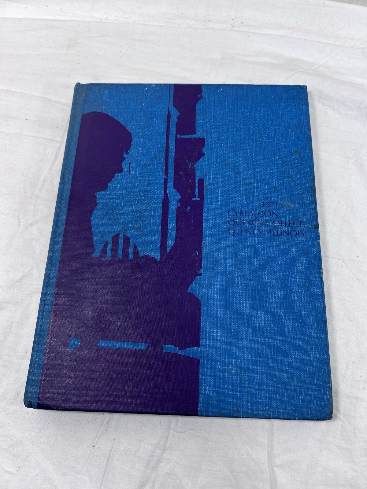 Vintage Yearbook 1971 QUINCY COLLEGE, QUINCY, ILLINOIS YEARBOOK - GYRFALCON 