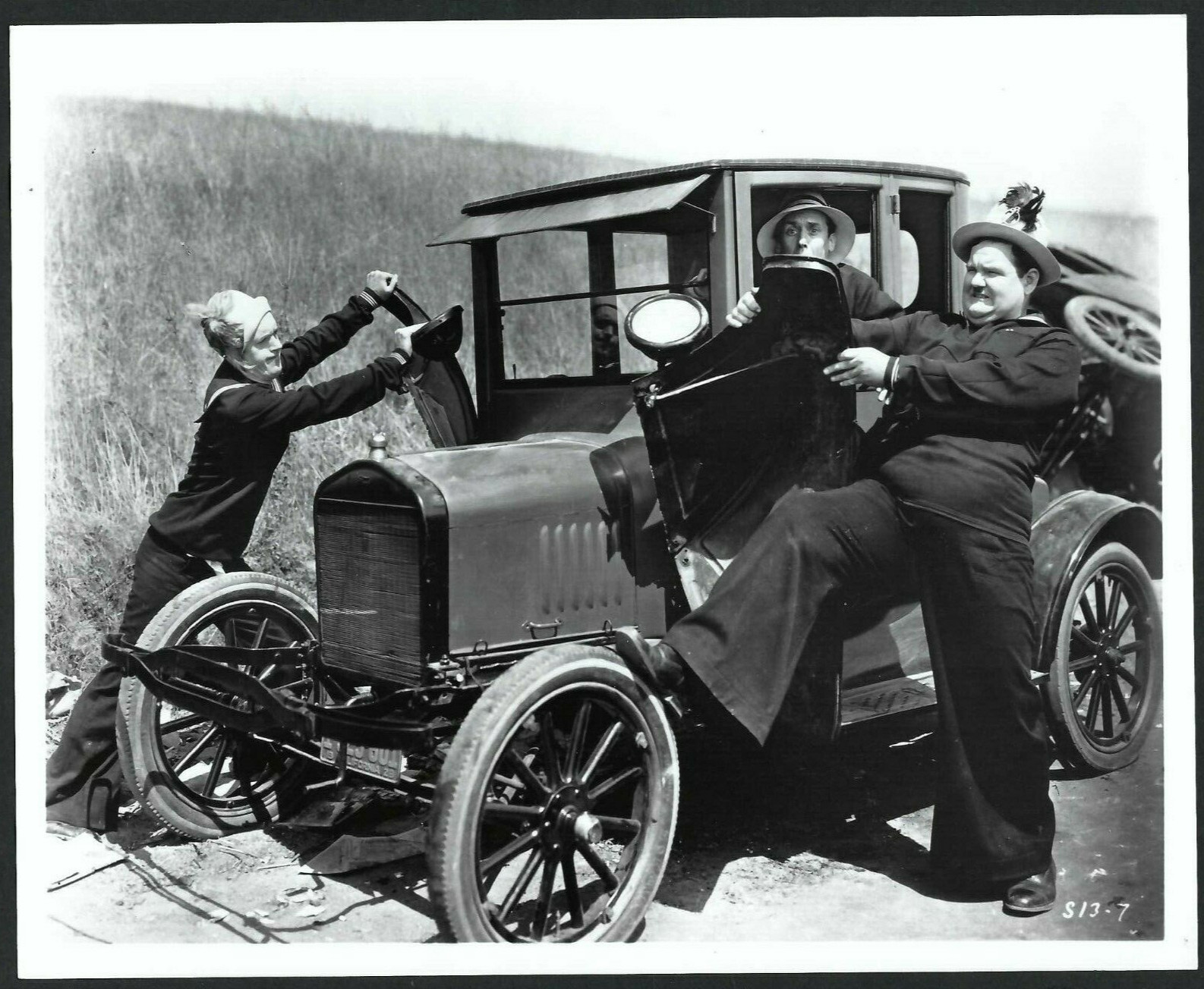 LAUREL & HARDY VINTAGE ORIGINAL PHOTO HOLLYWOOD ACTORS GLOSSY AMERICAN SCENE