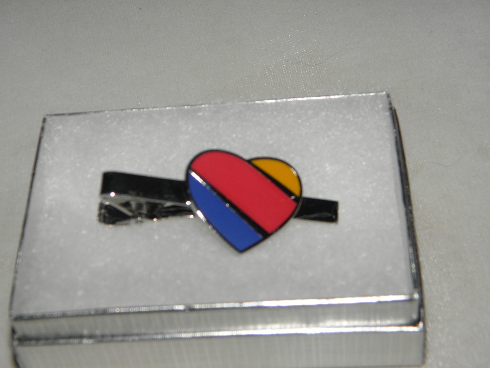 SOUTHWEST AIRLINE TIE BAR CLIP TIE CLASP PILOT CHRISTMAS GIFT COLLECTIBLE NEW