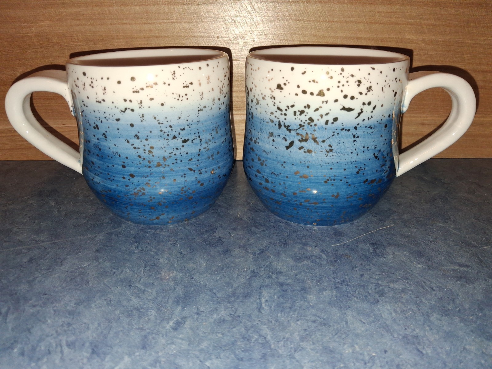 2 Anthropologie Suite One Studio MimiraLine Blue/White 24K Gold Flake Mugs-Clean