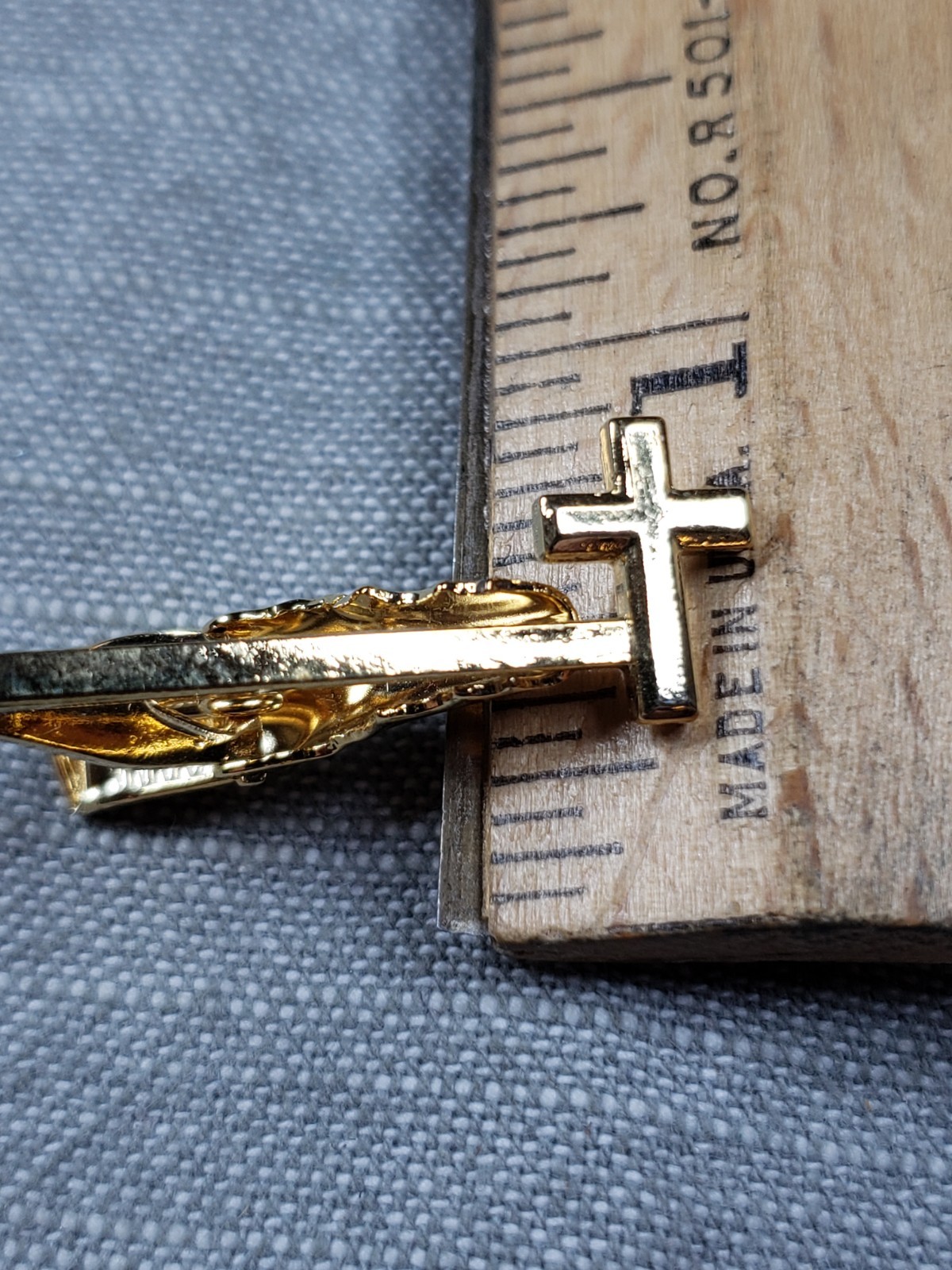 Vintage Tie Tac Tie Bar Cross Gold Tone Christian Religious A92