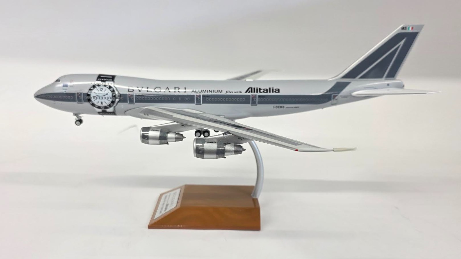 JFox Models 1:200 Boeing 747-200 Alitalia I-DEMS \'Bulgari Aluminium\'
