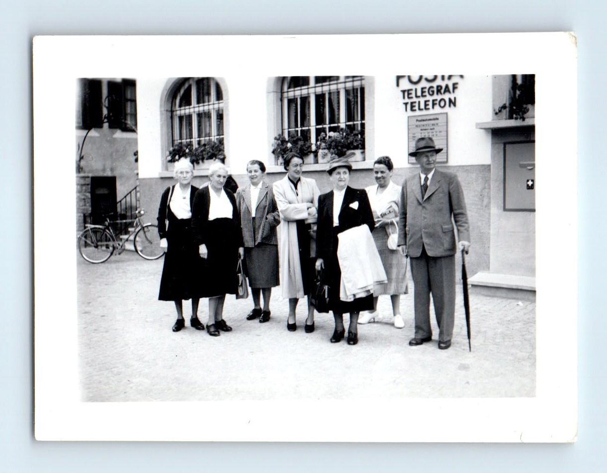 Old Vintage Photo MAN WOMEN OUTSIDE HOTEL TELEGRAPH TELEPHONE SIGN ON WALL