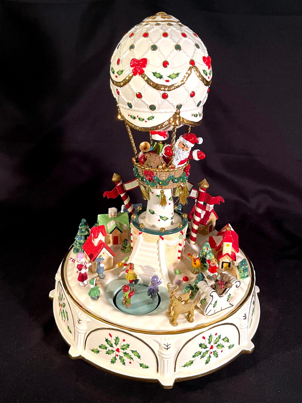 Lenox 2004 Holiday Balloon Ride Music Box Carousel Centerpiece Santa Works/Plays