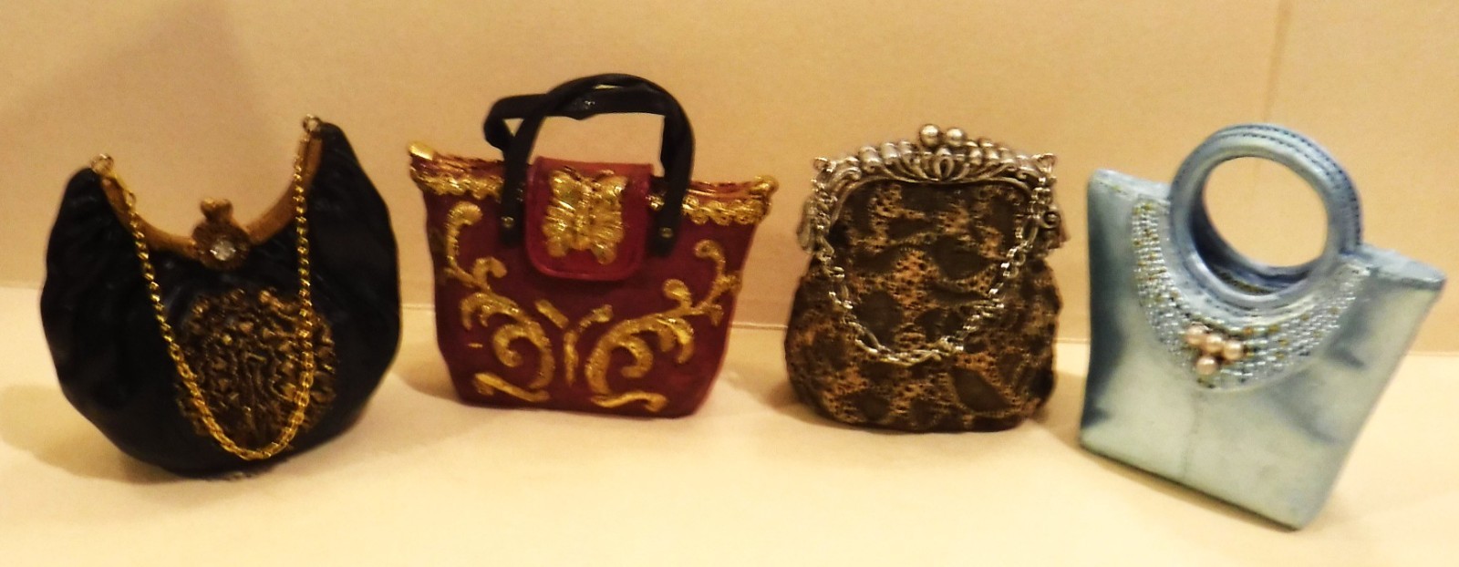 COLLECTIBLE MINI PURSES LOT OF 4 HARD RESIN, VGC, APPROX 2-3 INCHES TALL 