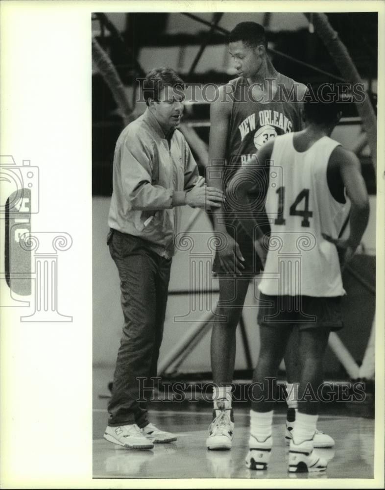 1990 Press Photo Tim Floyd, University of New Orleans Basketball Coach 1990 Press Photo Tim Floyd, University of New Orleans Basketball Coach