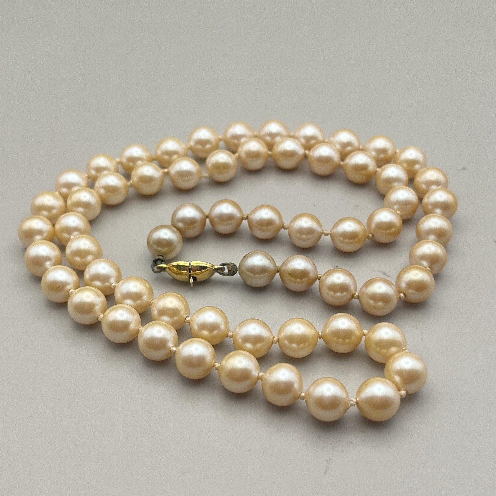 VTG Monet Faux Simulated Pearl Necklace Gold Tone Push Lock Clasp 23\