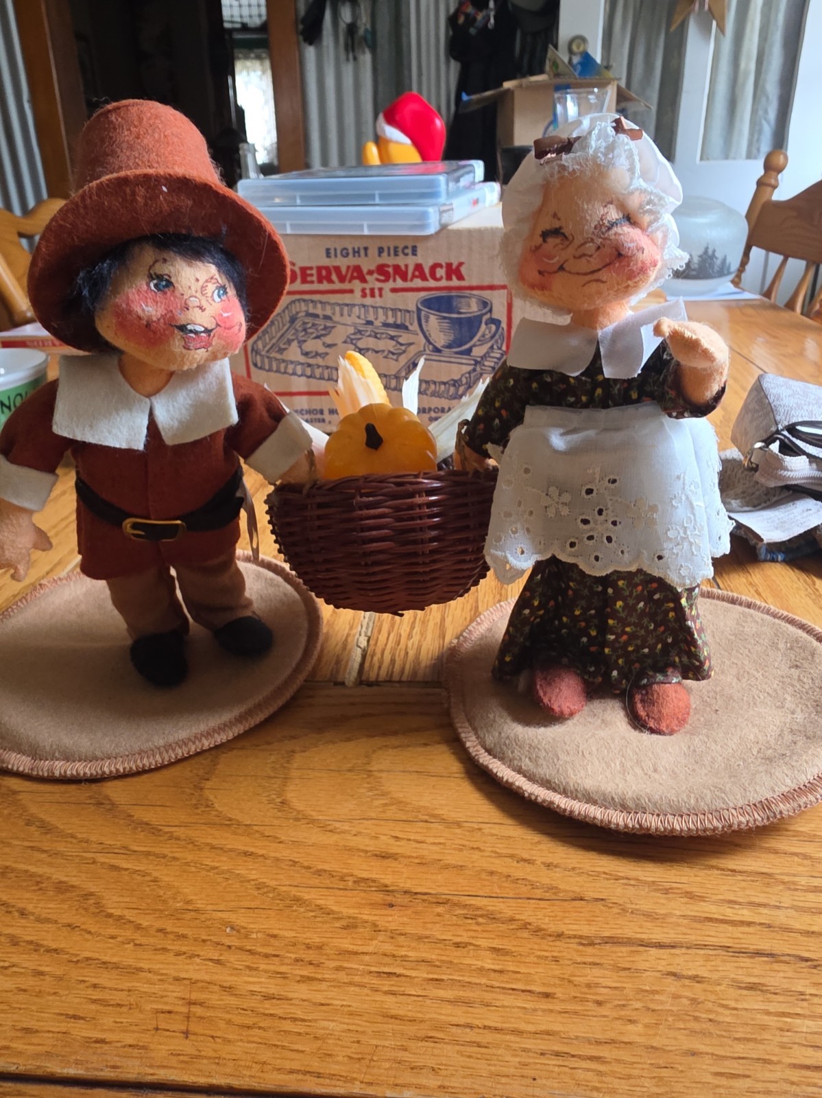 Rare Annalee Giving Thanks Thanksgiving Pilgrim Couple With Basket Of Plenty