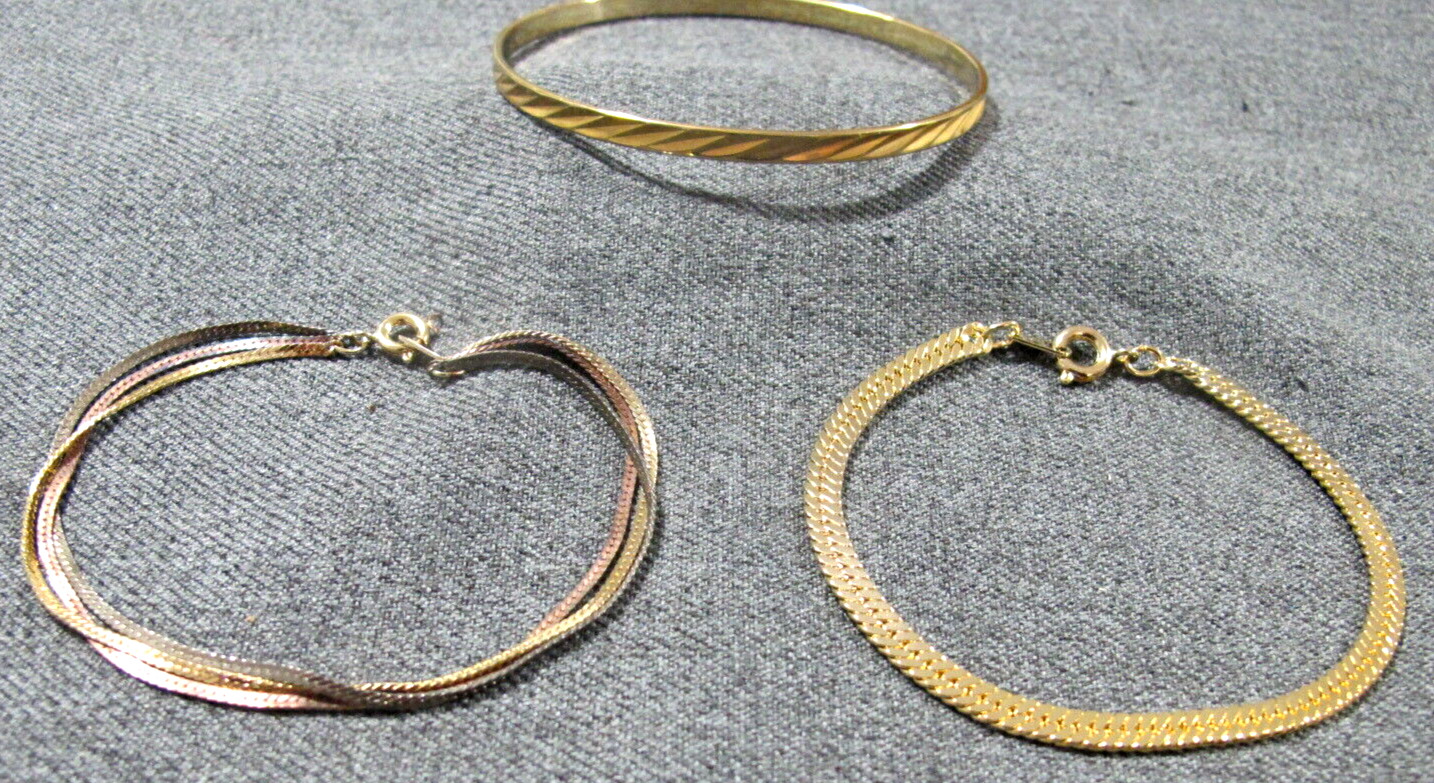 Vintage goldtone bangle & chain + 3 tones chains bracelet marked Hong kong lot