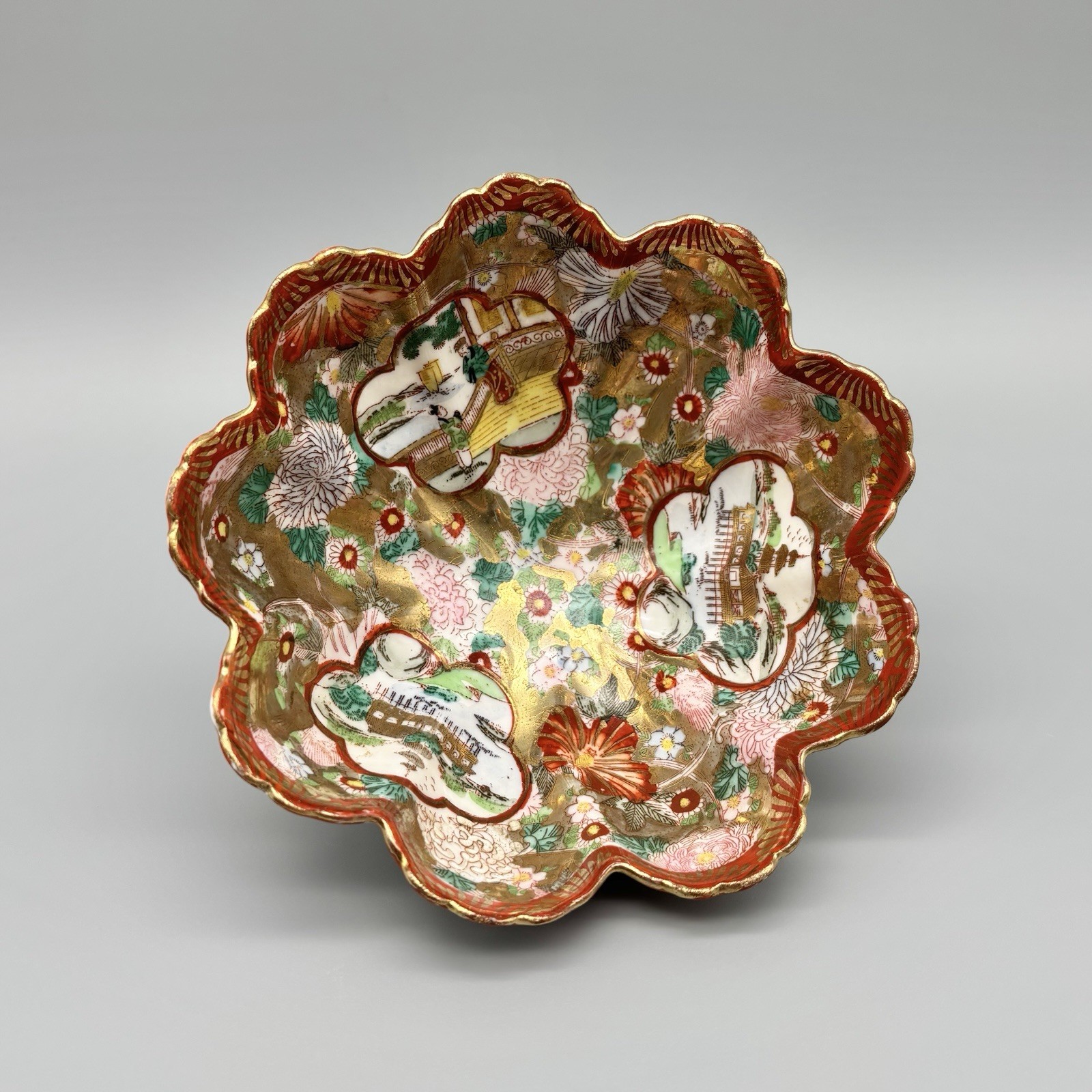 Vtg Japanese Kutani Porcelain Gilded & Hand Painted 3-Toed Scalloped 5.75\