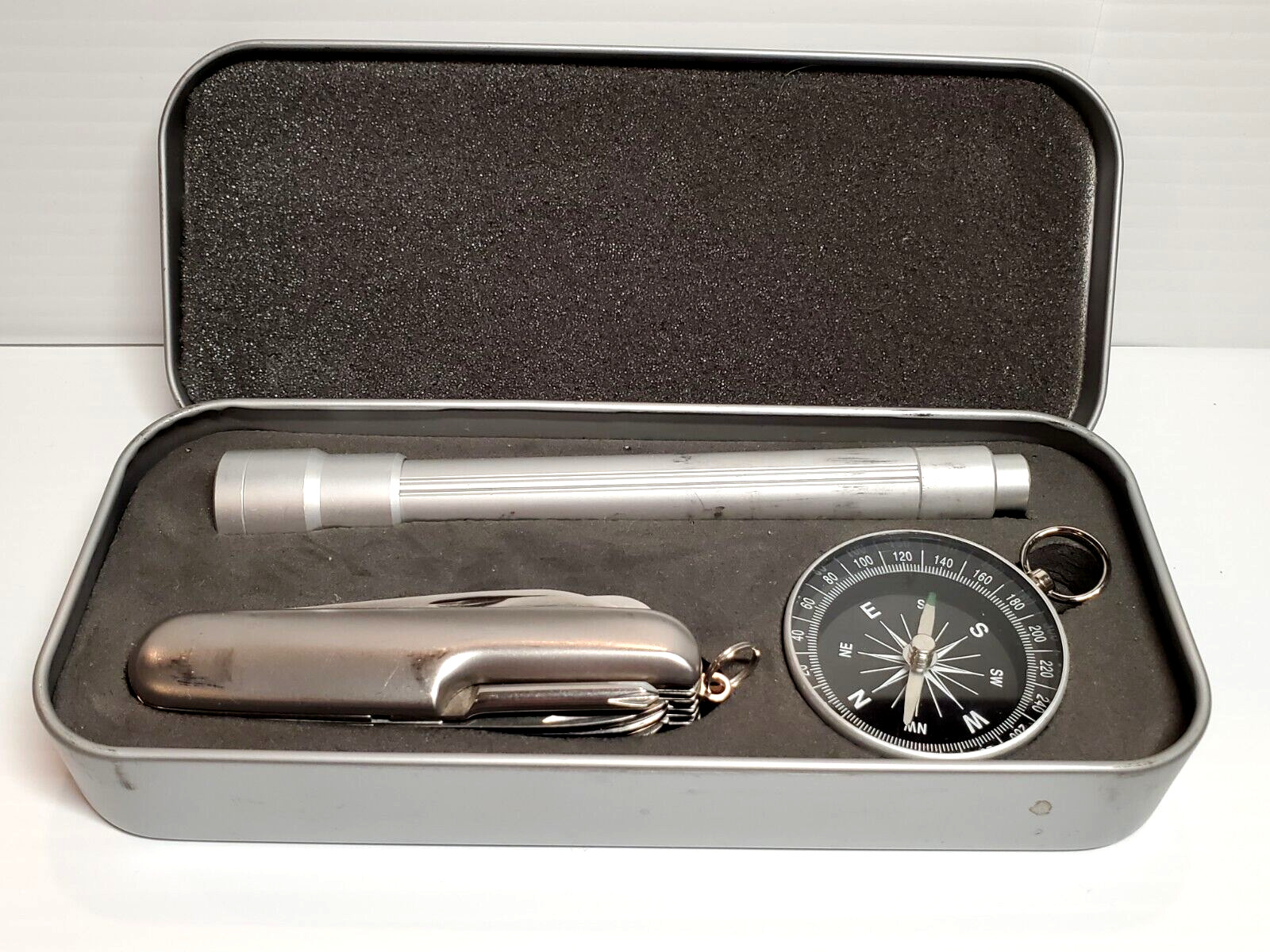 The Discovery Channel 11-Blade Knife Compass Flashlight Kit Vintage Collectible