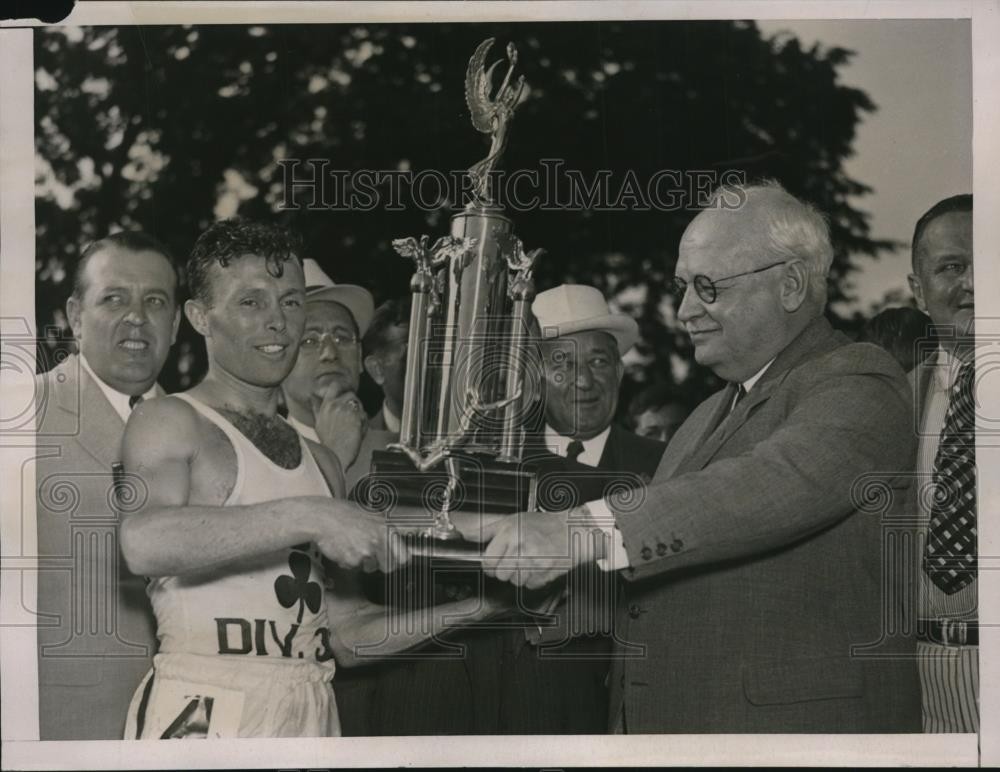 1936 Press Photo Dr Hans Luther German Ambassador to US & William McMahan track