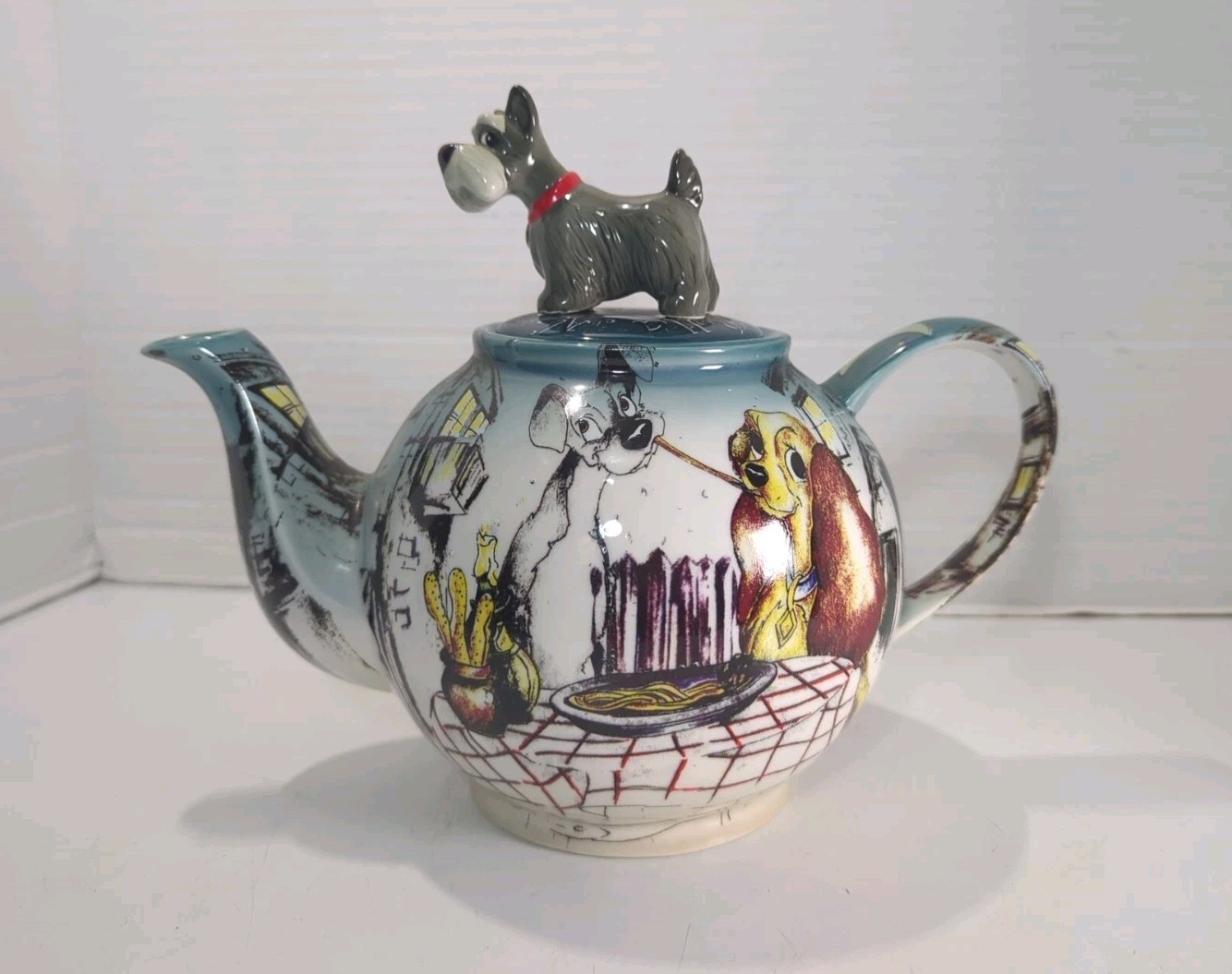 Disney SHOWCASE COLLECTION By Paul Cardew LADY AND THE TRAMP Teapot 2000 1st Run