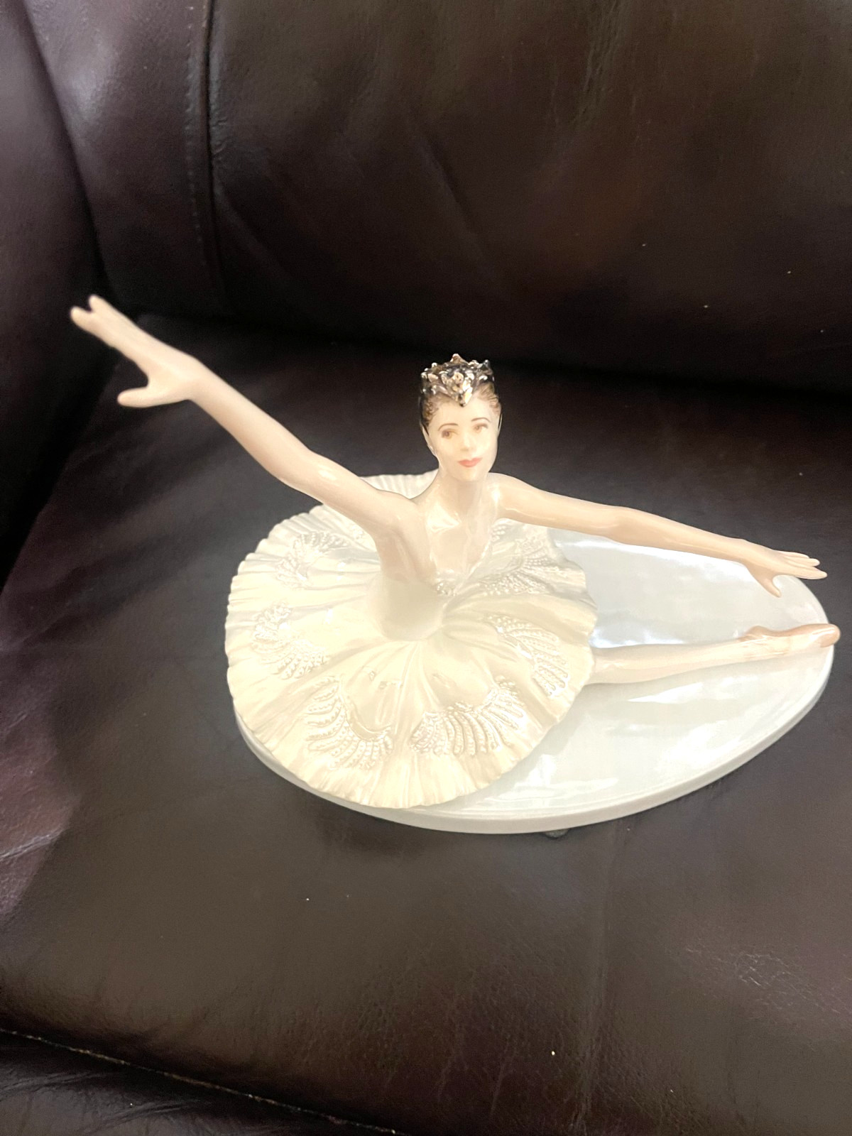 COALPORT  BUSSELL  COLLECTION  ODELLE WHITE SWAN  PORCELAIN BALLERINA  FIGURINE