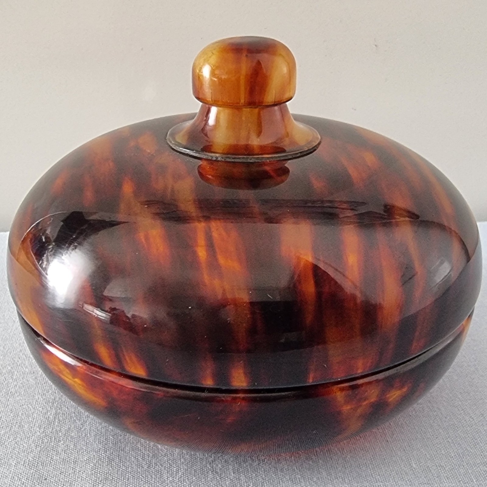 VINTAGE TORTOISE SHELL POWDER BOWL.