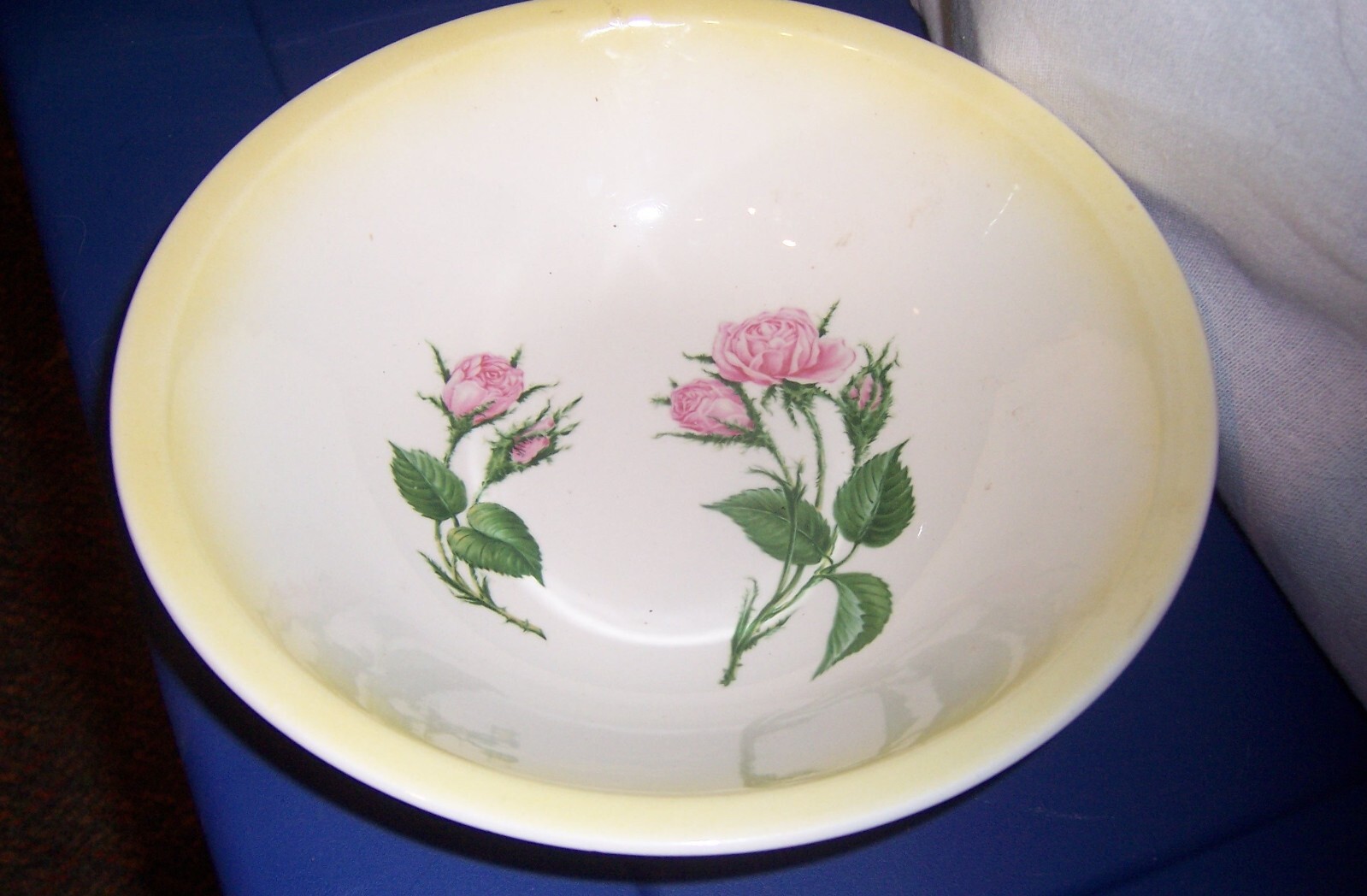VINTAGE PADEN CITY POTTERY Yellow Trim Rose Pattern 8.75