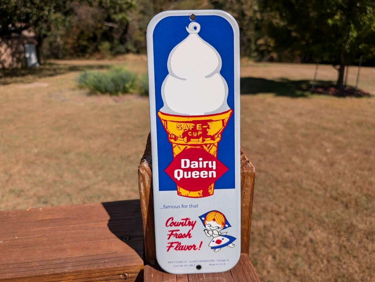 PORCELAIN DAIRY QUEEN ICE CREAM CONE ADVERTISING SIGN DOOR PUSH PLATE CHICAGO US