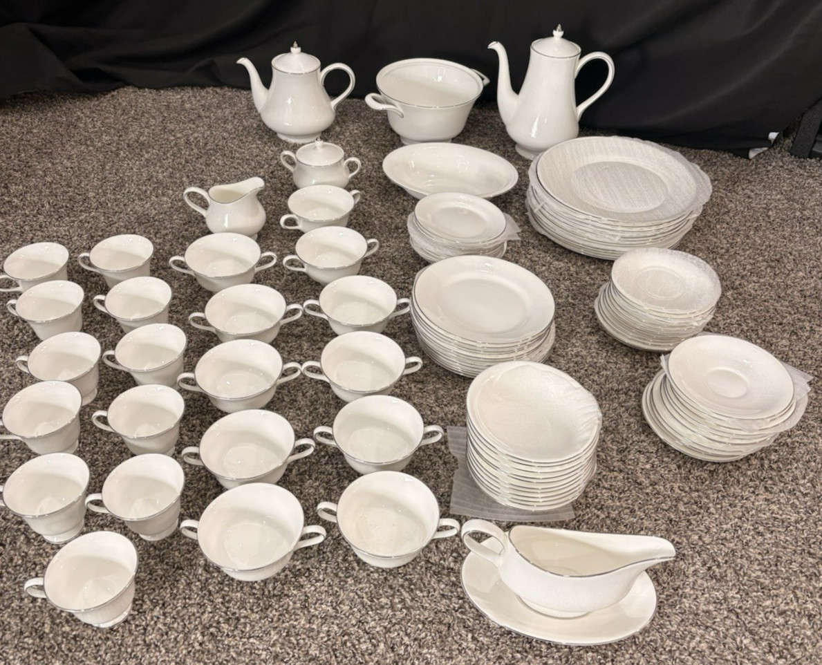 Wedgwood Bone China Silver Ermine China Set 96 Piece Made in England, Wedgwood Bone China Silver Ermine China Set 96 Piece Made in England,