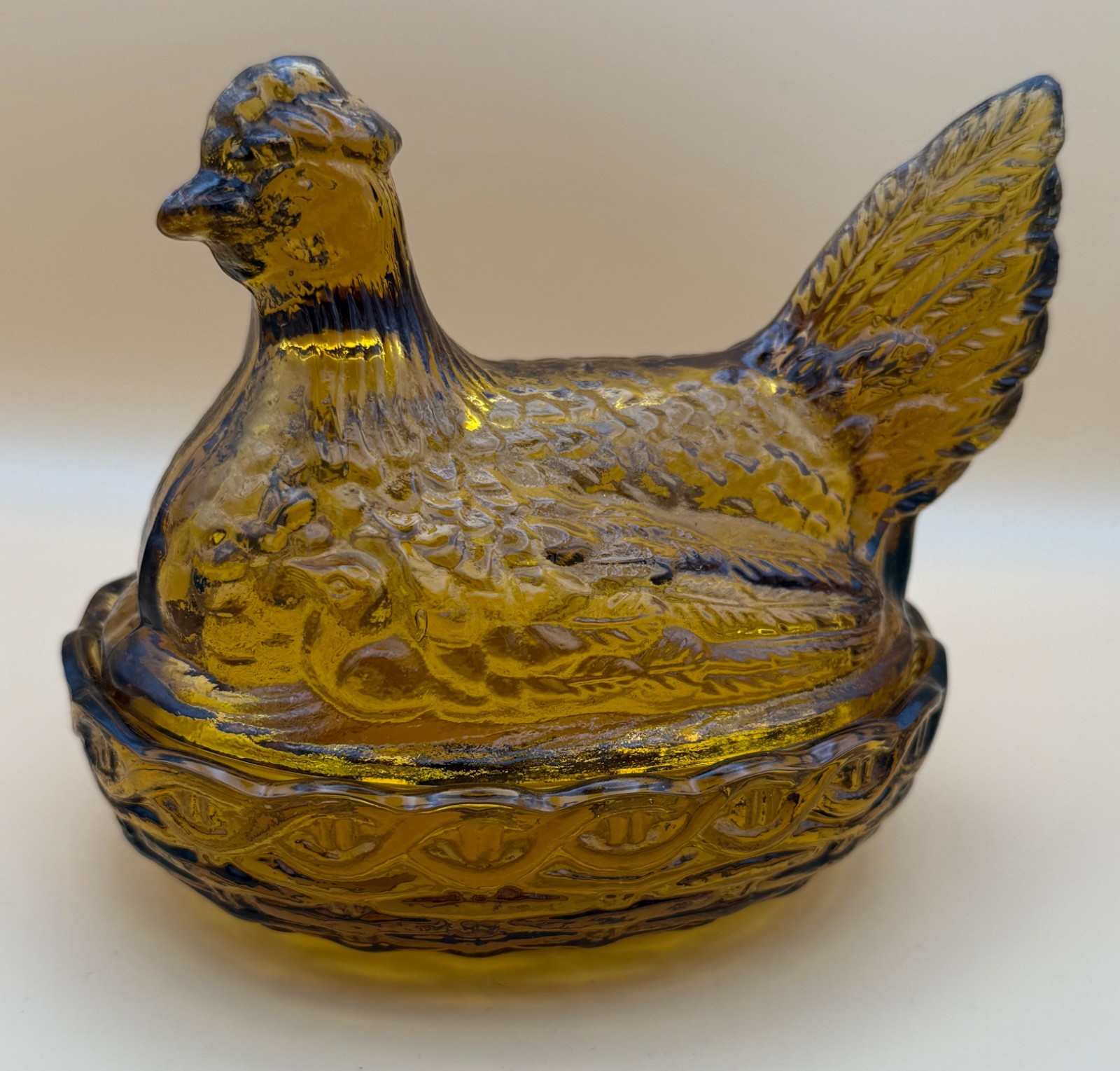 L.E. Smith Amber Glass Hen on Nest Covered Dish 6” Vintage Daisy Base