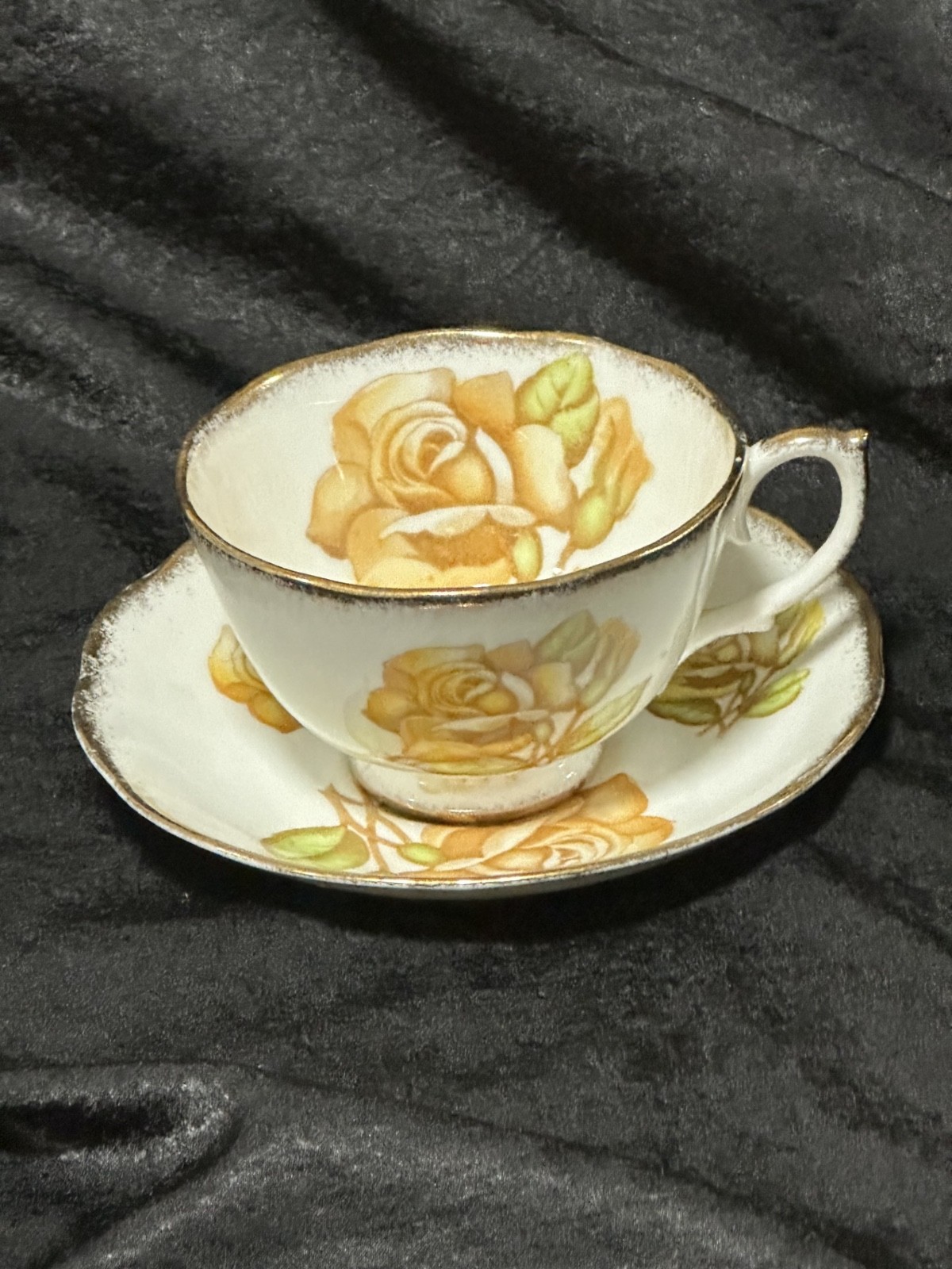 Roslyn Fine Bone China Yellow Roses Cup and Saucer Made In England pattern 8550