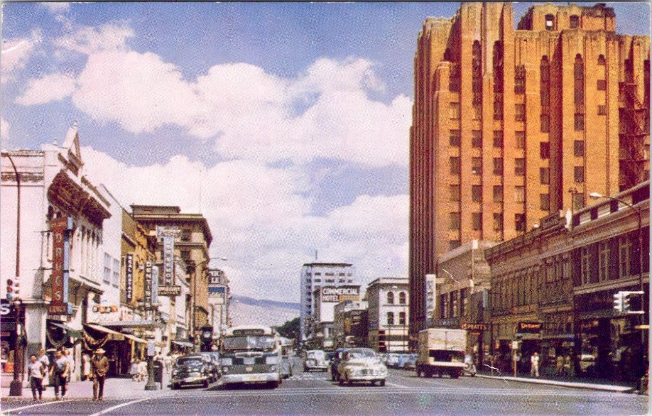 Yakima, WA Washington  YAKIMA AVE STREET SCENE  Drug Store~50\'s Cars Postcard