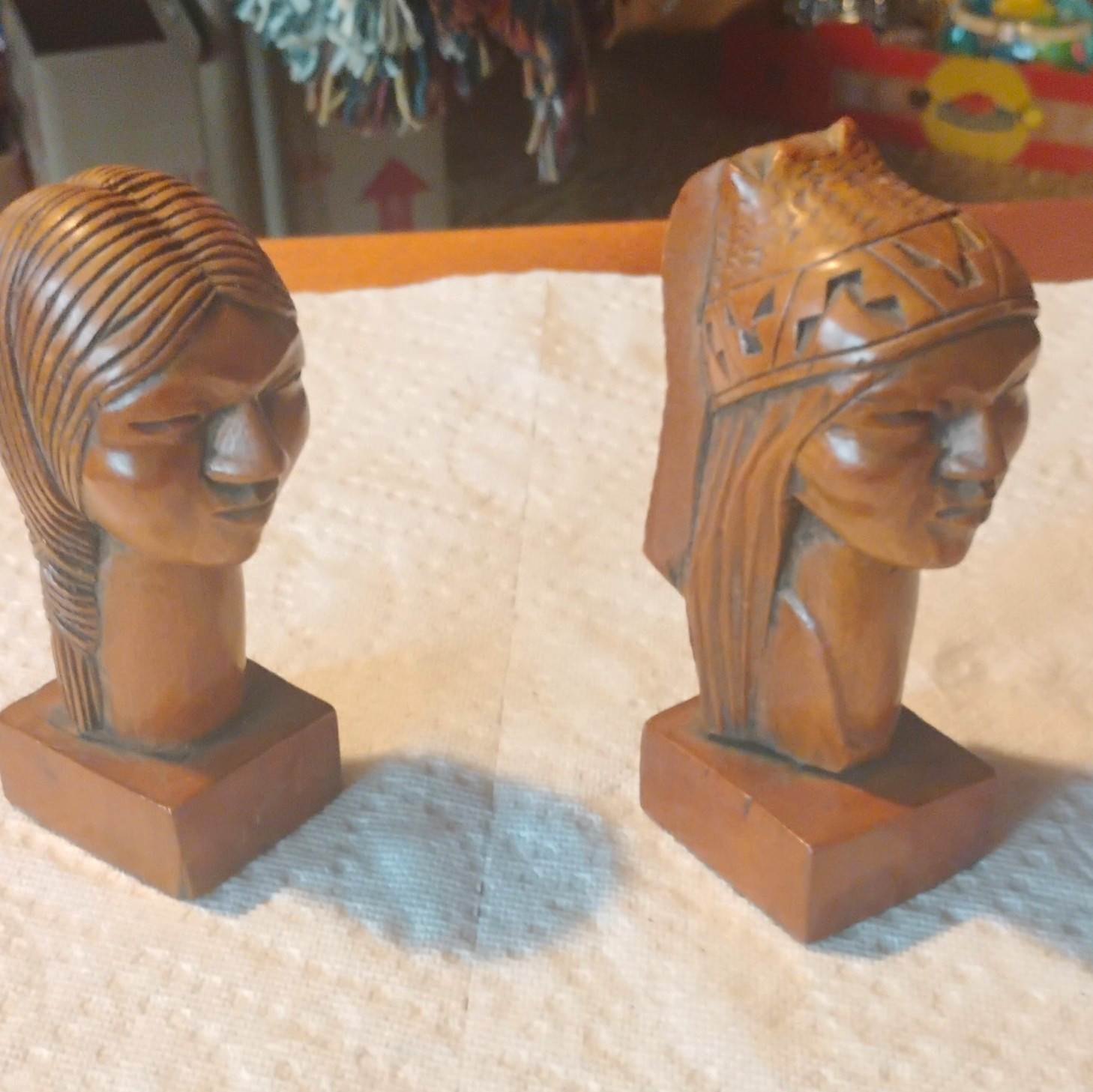 PAIR HAND CARVED WOOD WOMEN HEAD BUST FIGURINES  (2) ( Peruvian or Bolivian)