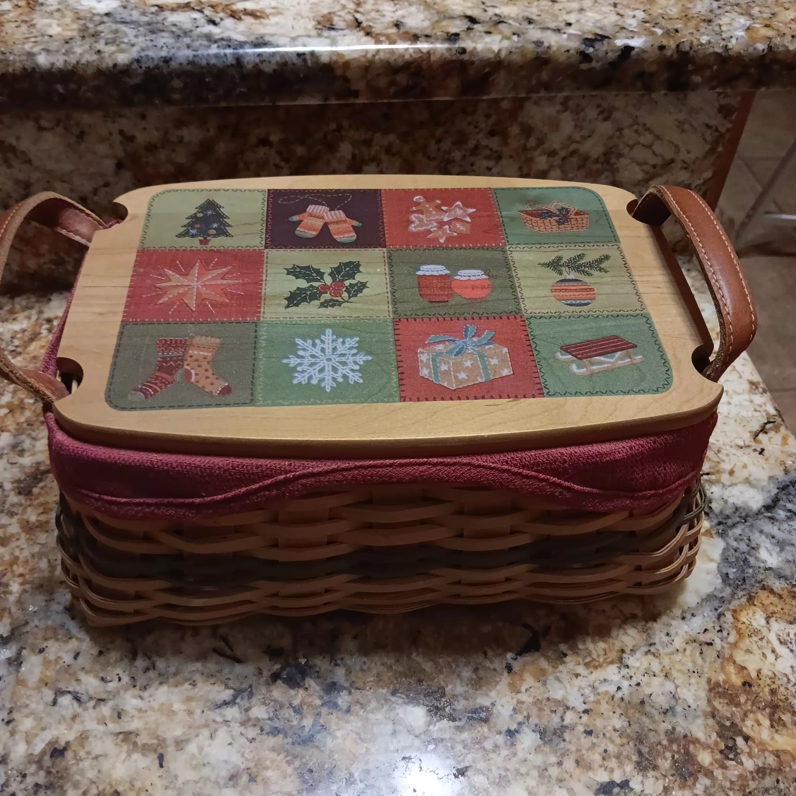 Longaberger Christmas Collection 2002 Traditions Basket W/Lid, Liner, Protector