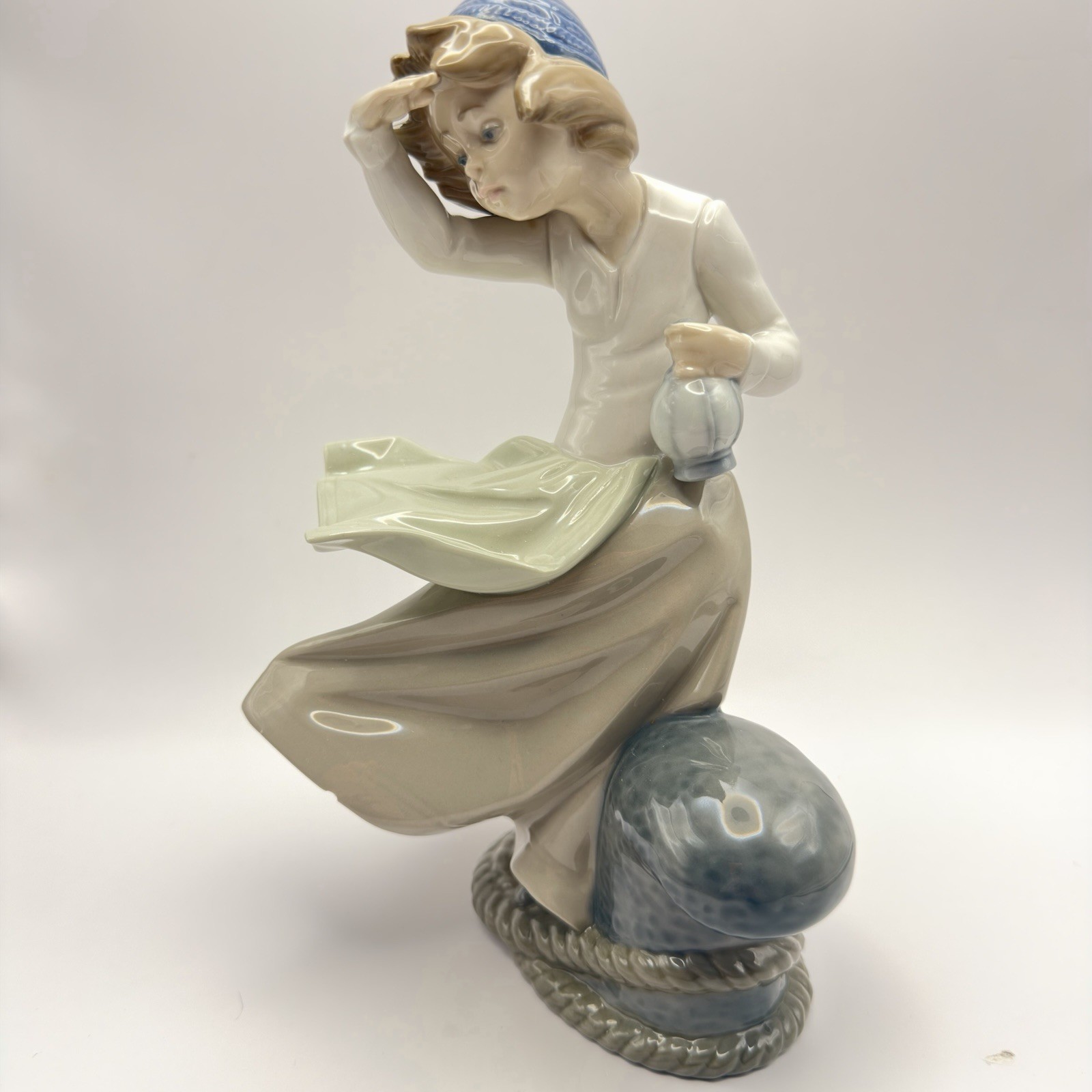 Lladro Nao #315 ”Girl Looking Out Over the Sea\