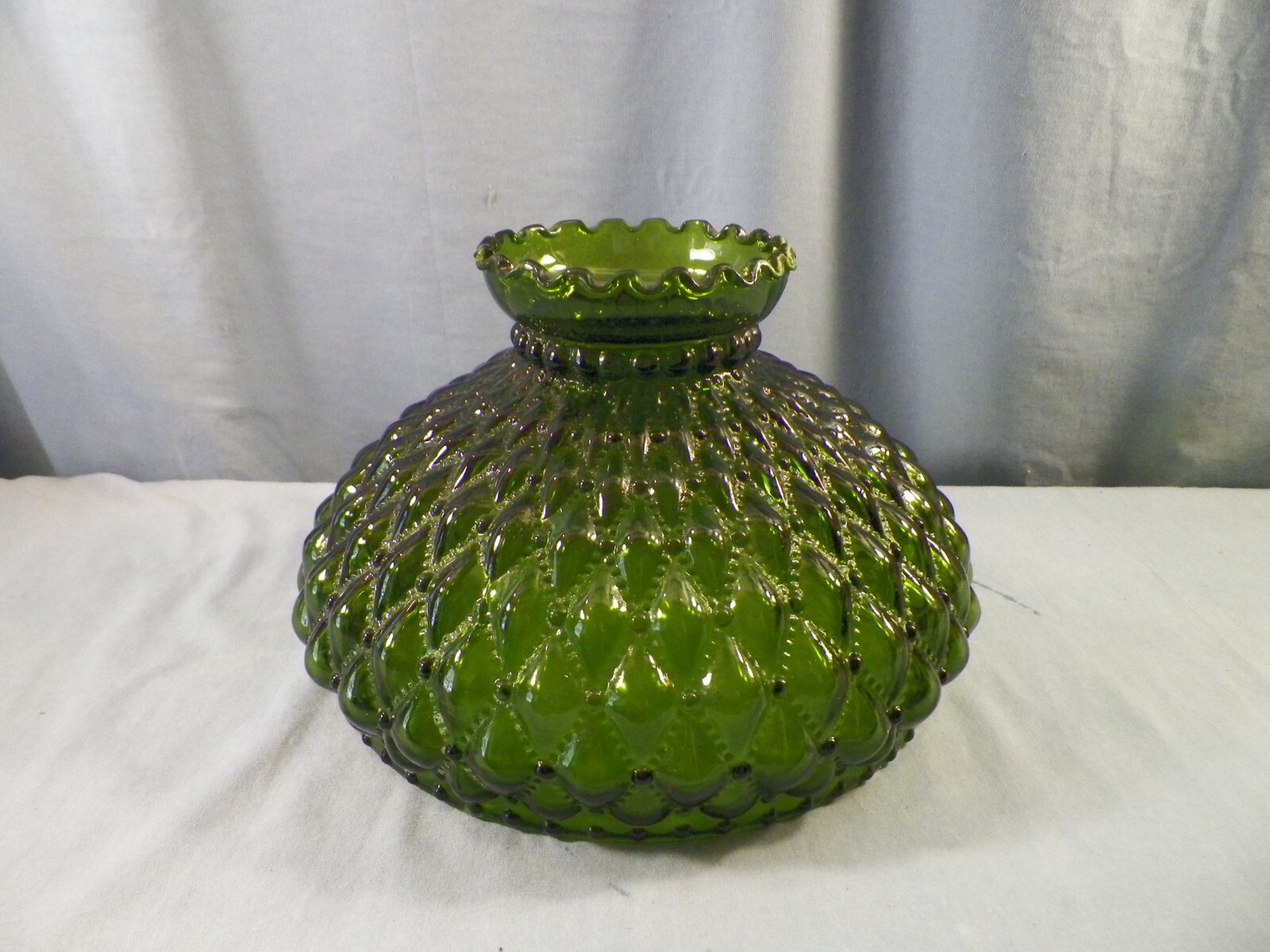 Vintage Large Green Glass Aladdin Rayo Diamond Quilt Lamp Shade 10\