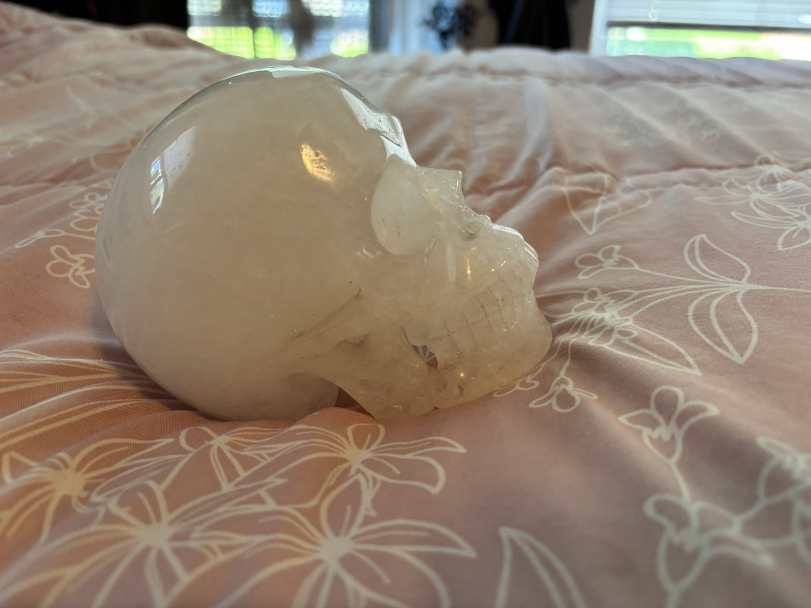 Skullis 5.1” Hand Carved Quarts Crystal Skull Sculpture.