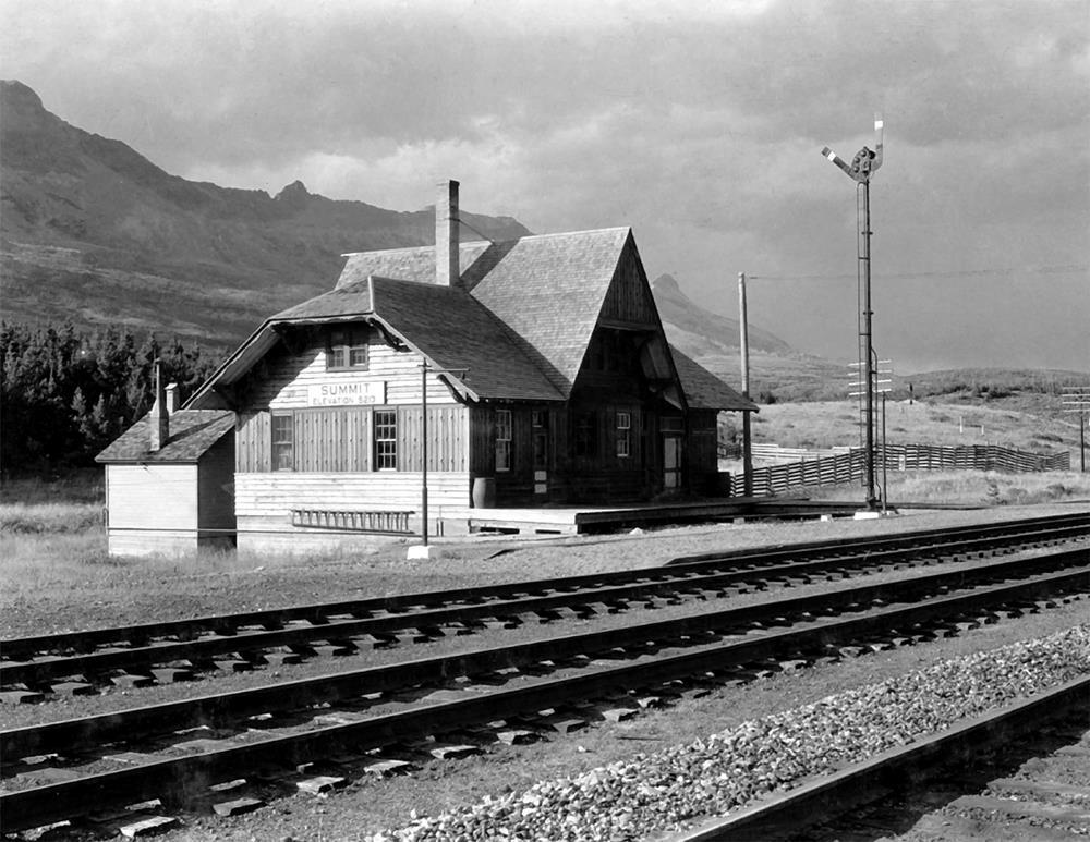 1932 Summit Station at Marias Pass, Montana Vintage Photo 8.5\