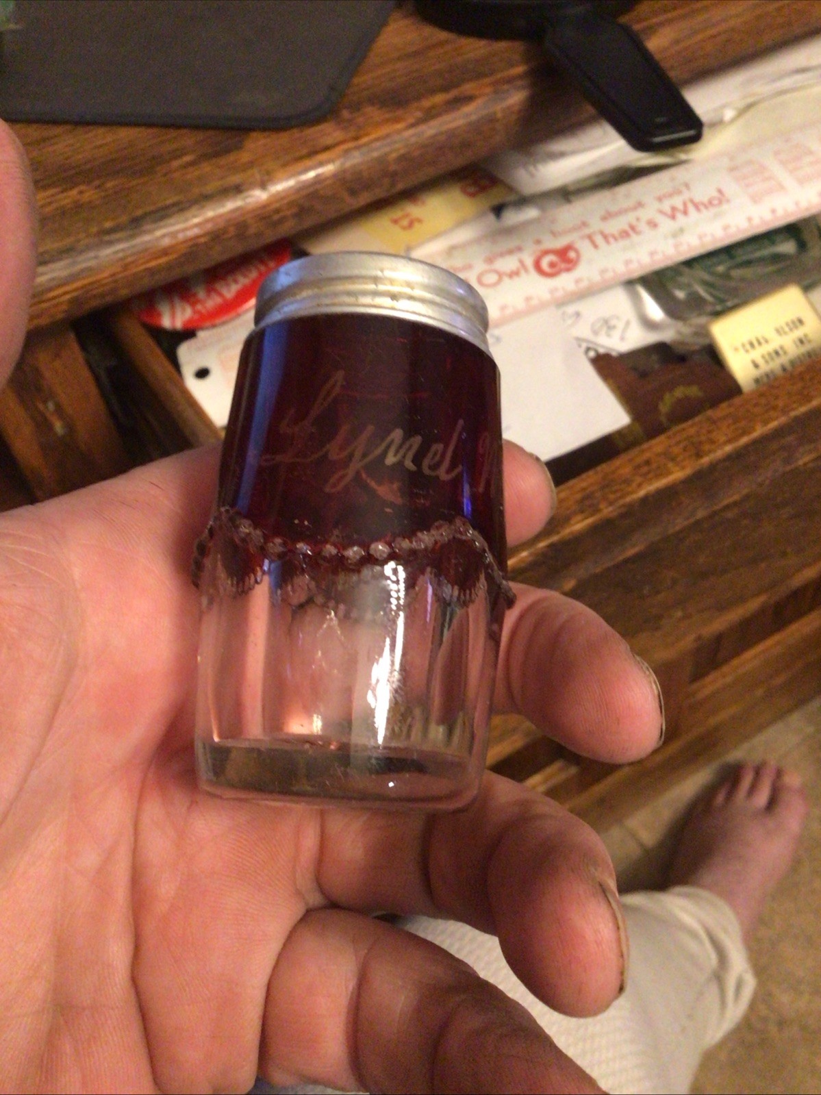 3” SOUVENIR LYND MINN SALT SHAKER. RUBY FLASH MN MINNESOTA . 1900’s Lid 