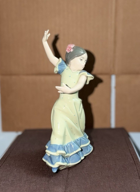 Lladro #5192 “Ole Flamenco Dancer Lladro #5192 “Ole Flamenco Dancer
